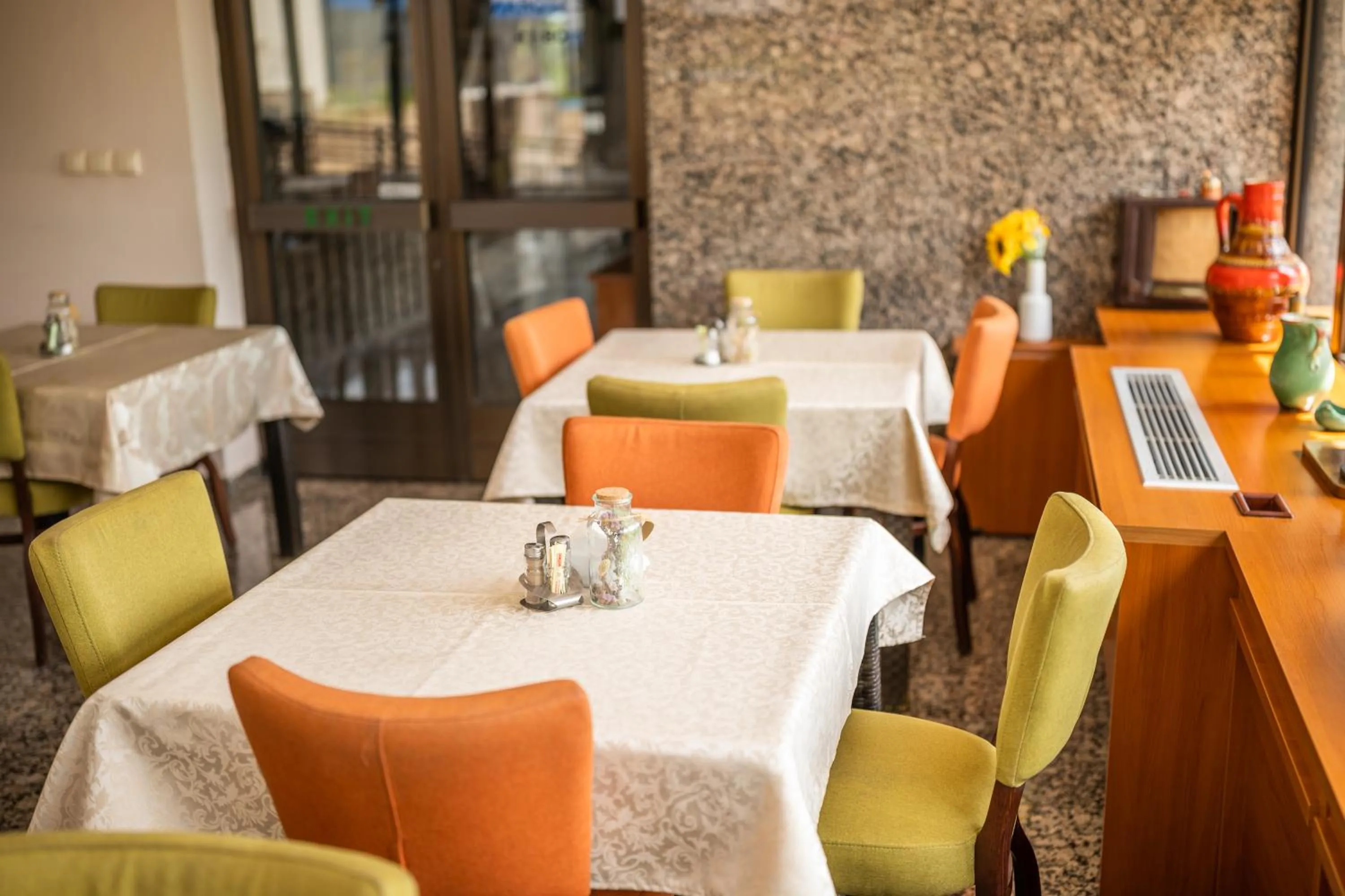 Restaurant/places to eat in Sole Mio Wellness & SPA