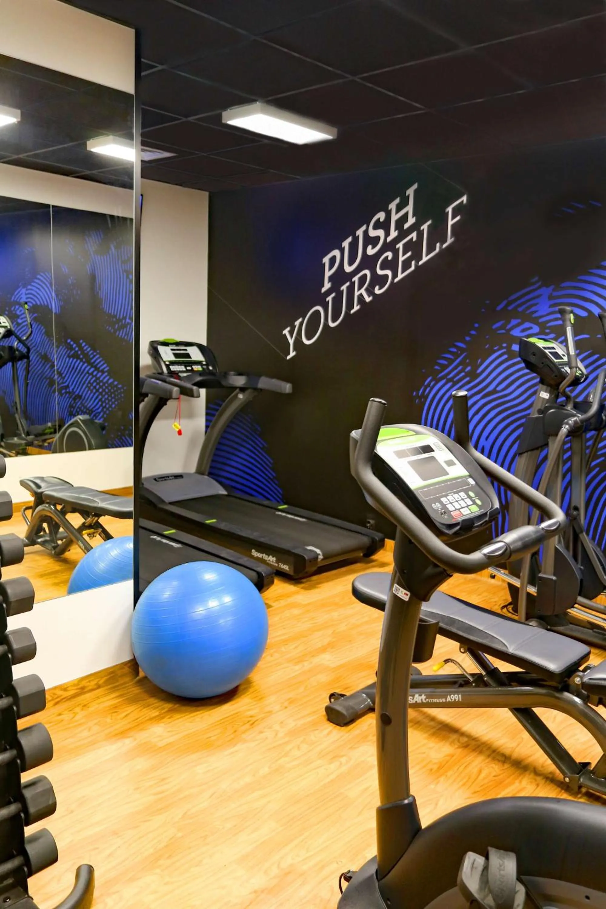 Fitness centre/facilities in Park Inn by Radisson Poznan