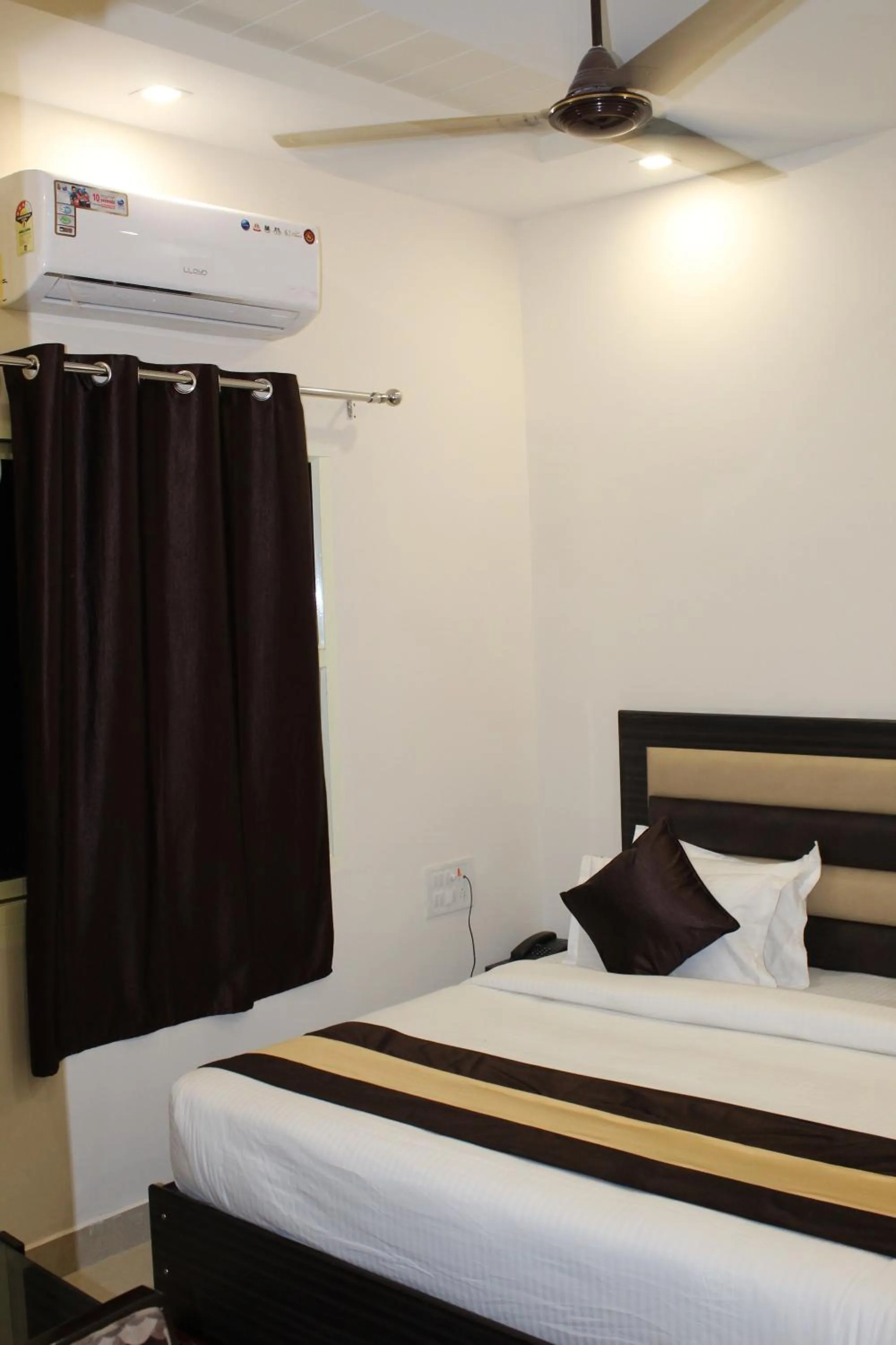 Bedroom, Bed in Hotel Gopal