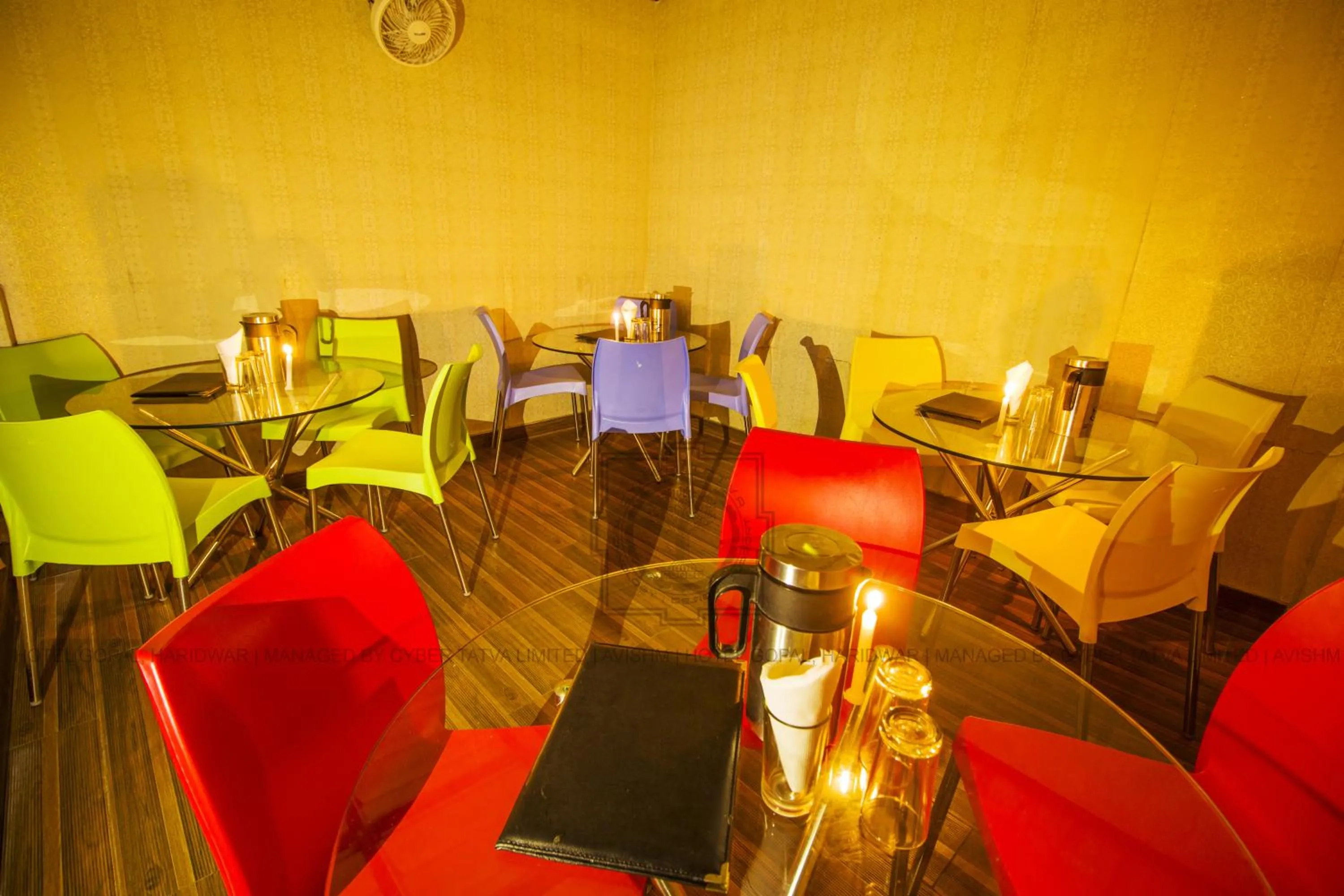 Restaurant/places to eat in Hotel Gopal