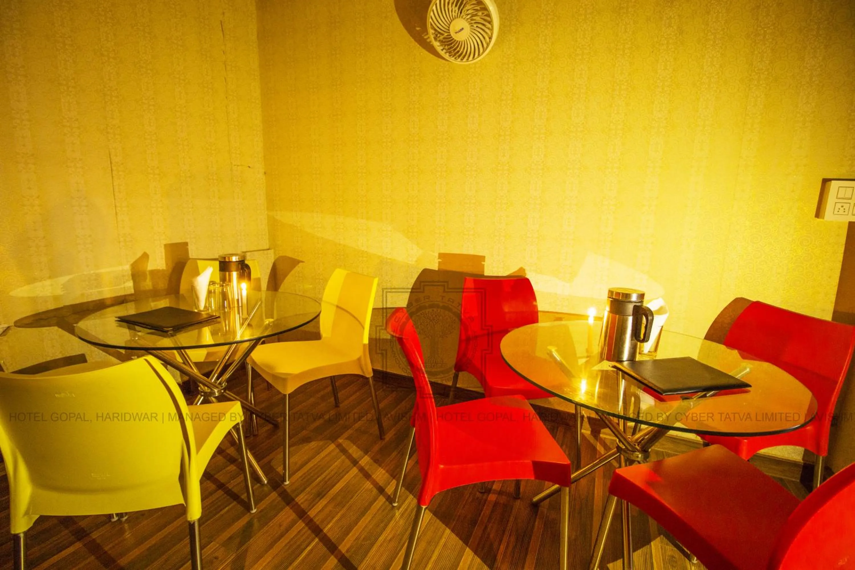 Restaurant/places to eat in Hotel Gopal