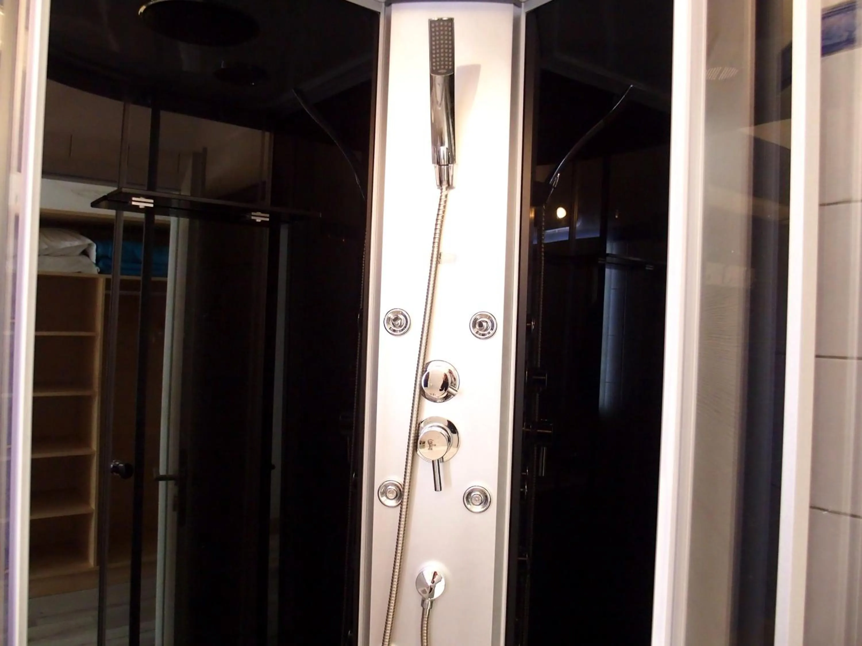 Bathroom in Logis Hôtel Restaurant Hostellerie de l'Étoile