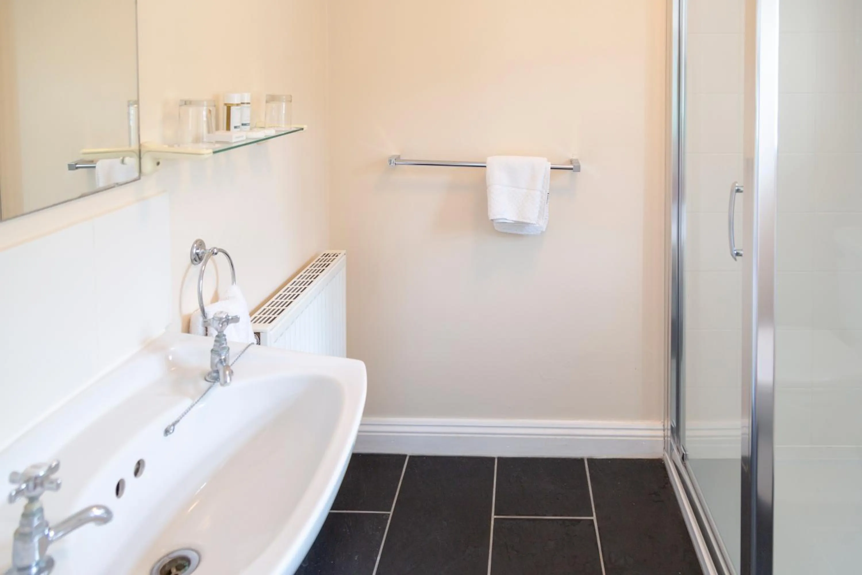 Bathroom in Five Bells Inn, Wrentham