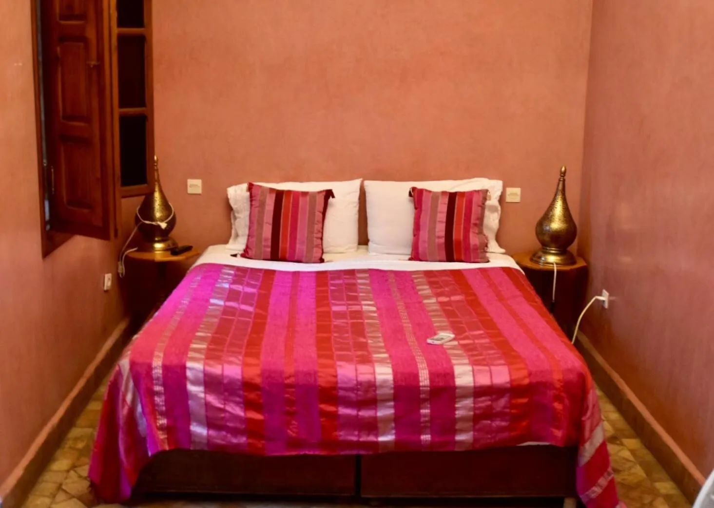 Photo of the whole room, Bed in Riad Lakhdar