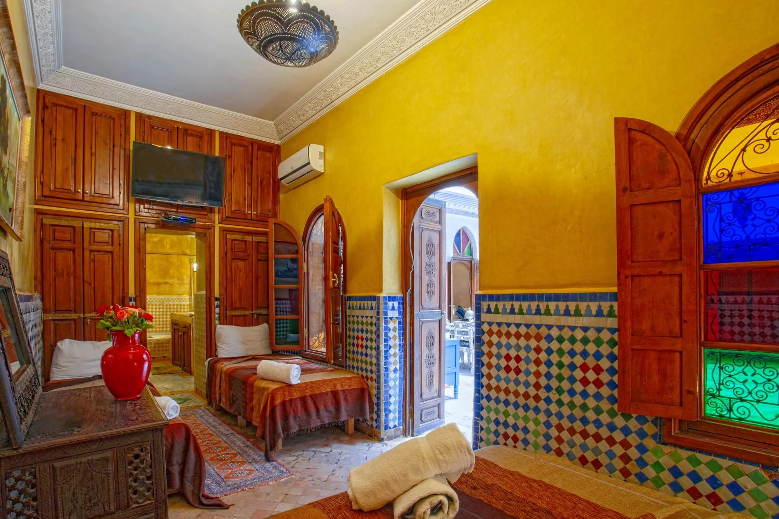 Bedroom, Bed in Riad Lakhdar