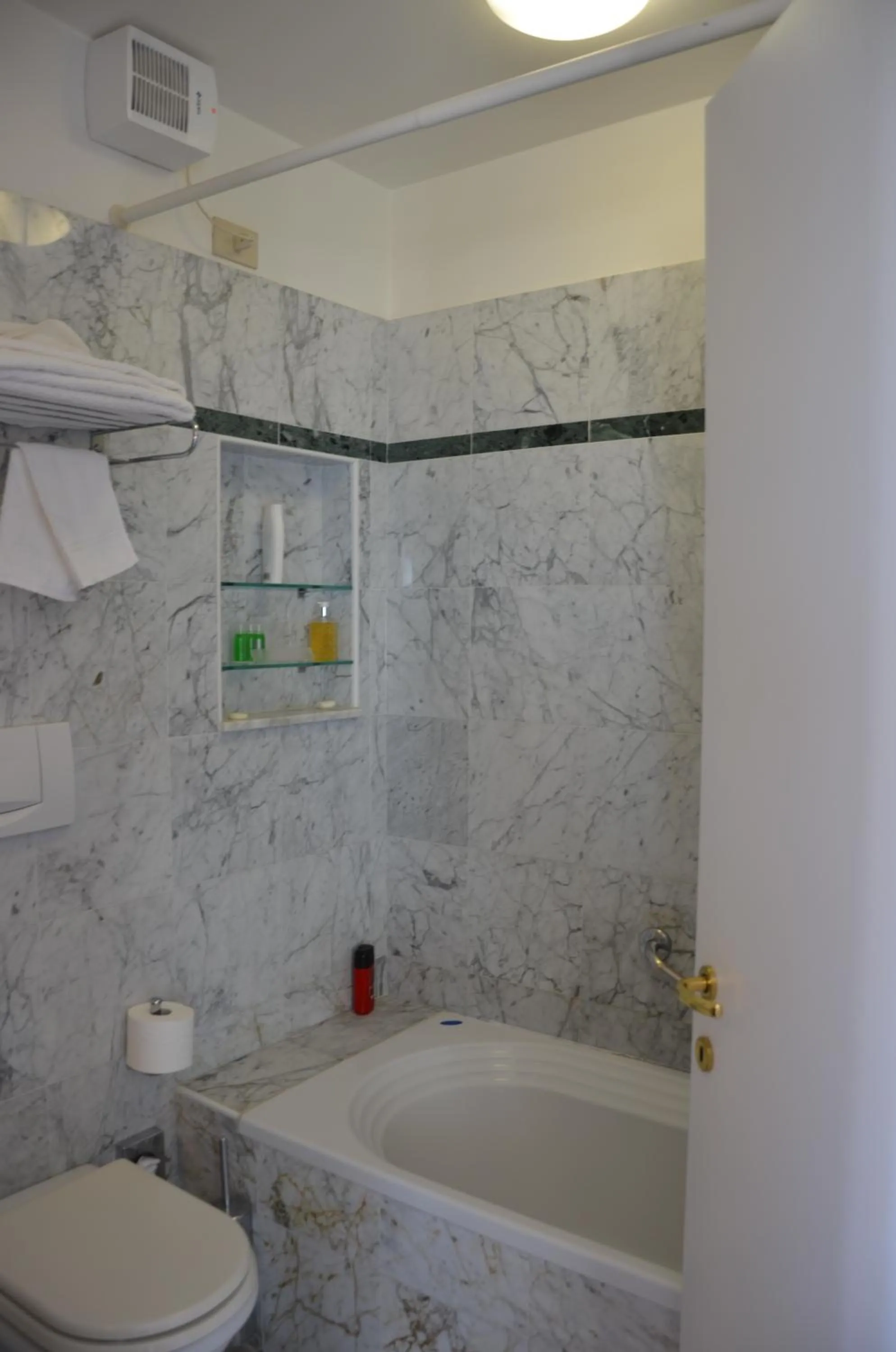 Bathroom in Hotel Garni' Serena