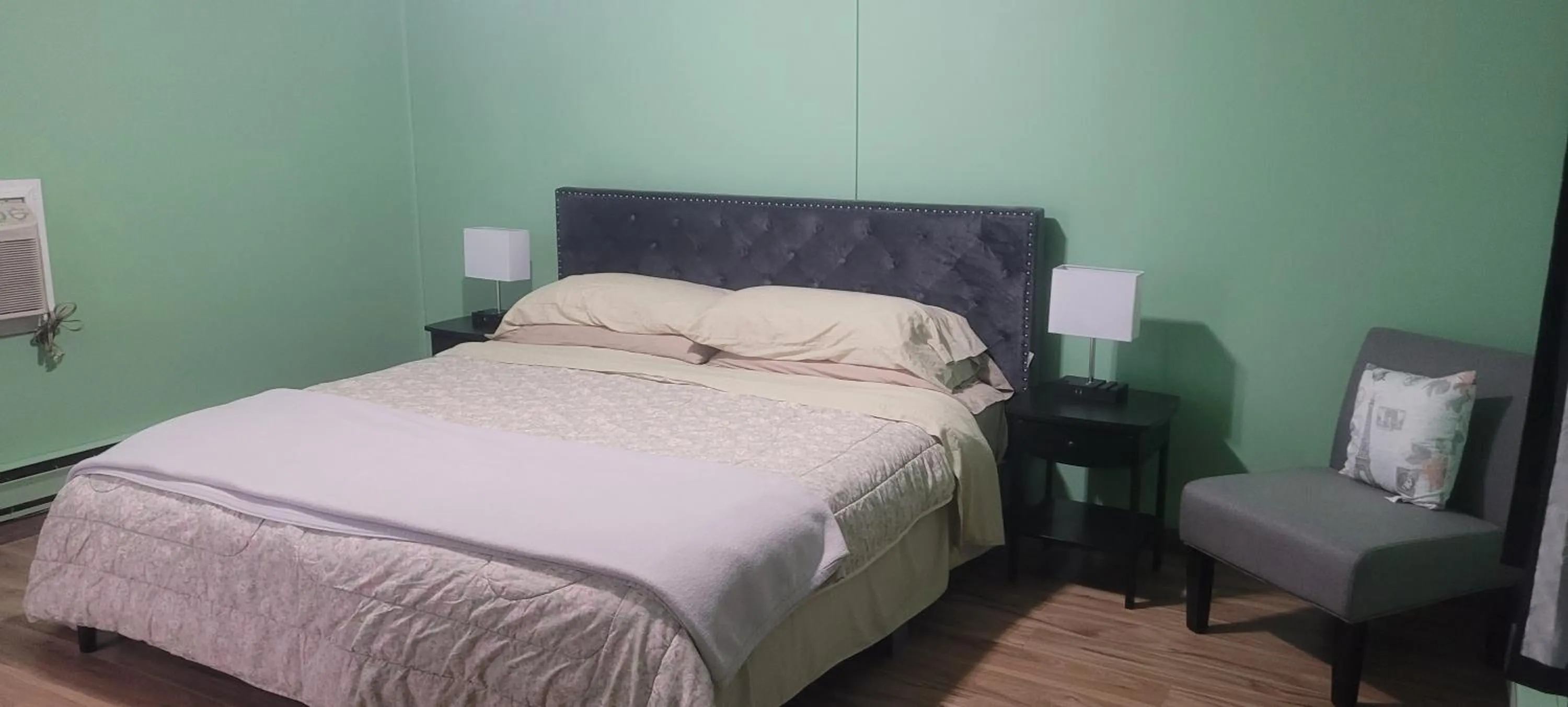 Bedroom in Elm Tree Motel