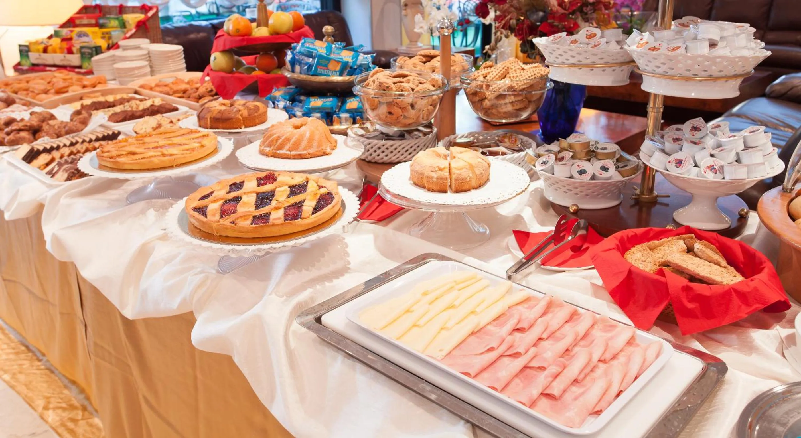 Continental breakfast in Hotel Nadir