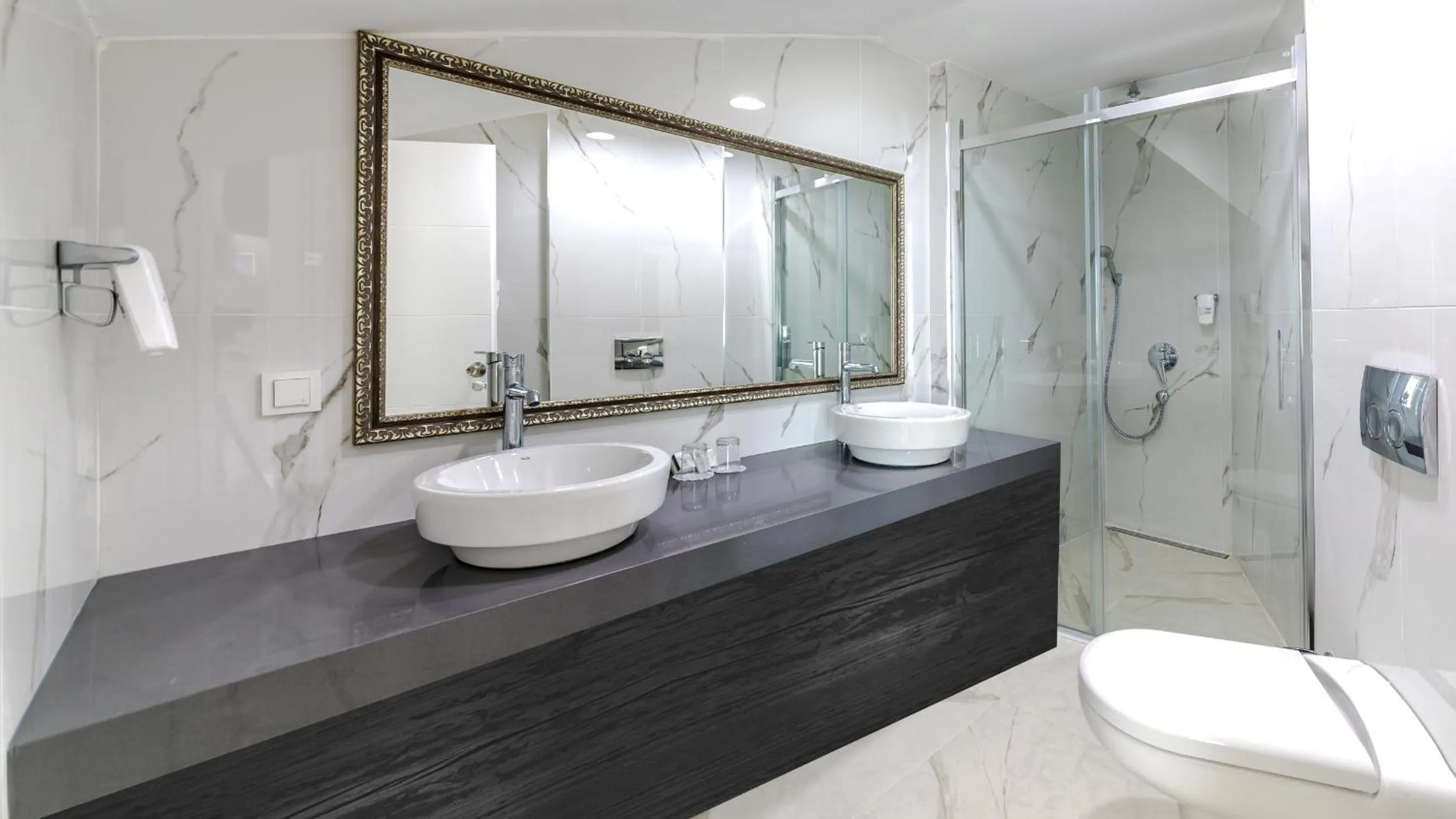 Shower in Motto Premium Hotel&Spa