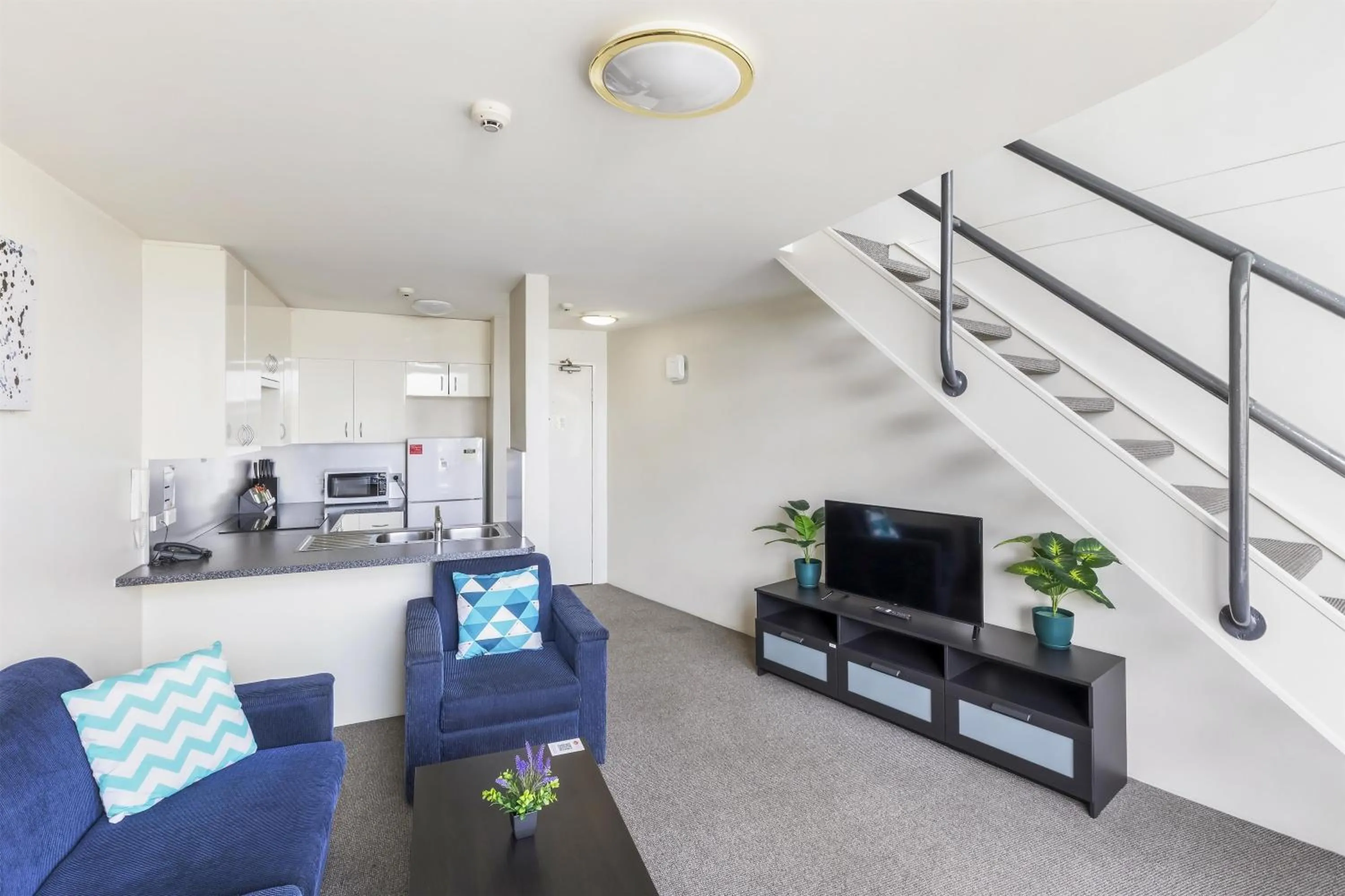 Kitchen or kitchenette in Metro Apartments on Darling Harbour