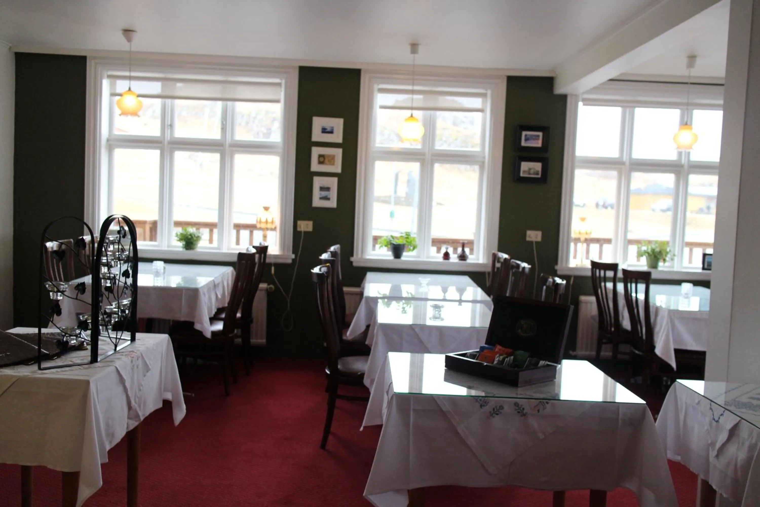 Restaurant/places to eat in Hotel Framtid