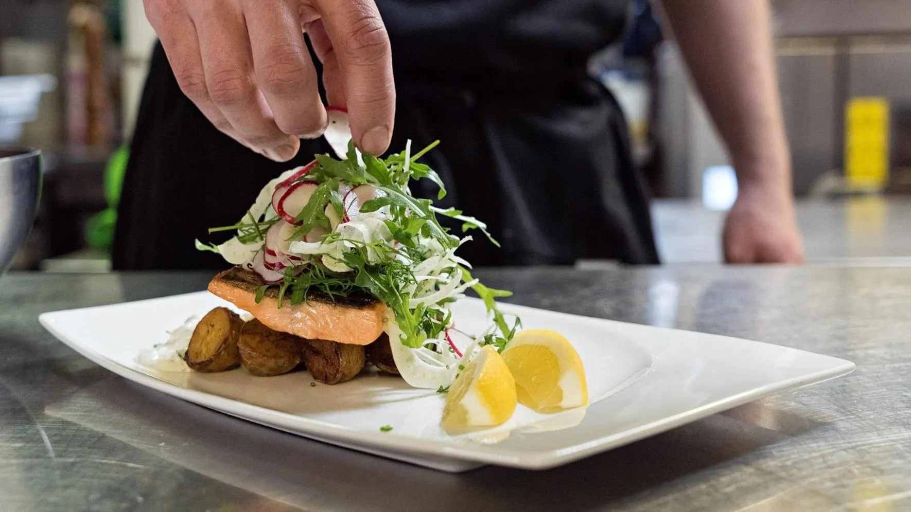 Restaurant/places to eat in Hotel Framtid