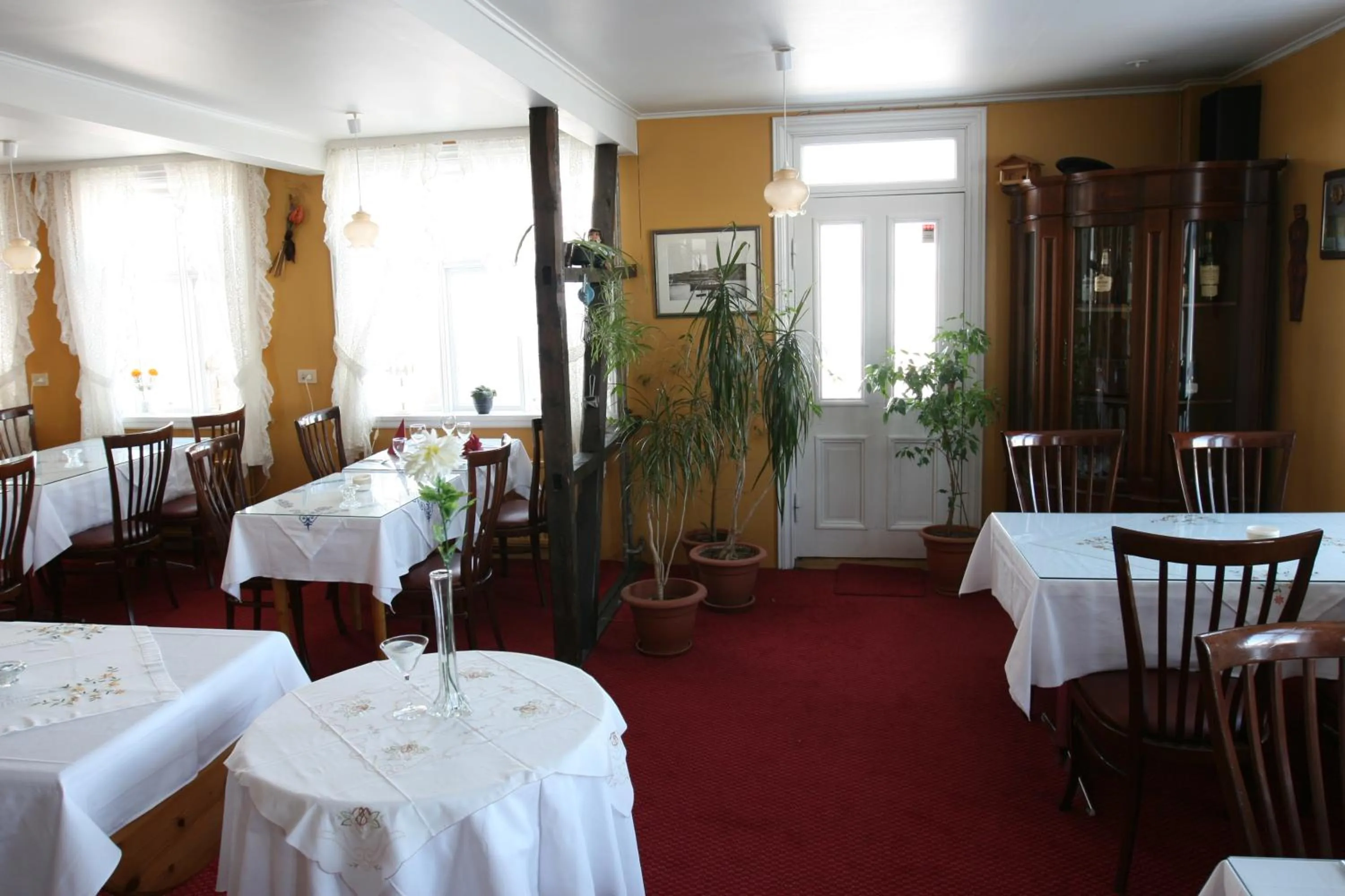 Restaurant/places to eat in Hotel Framtid