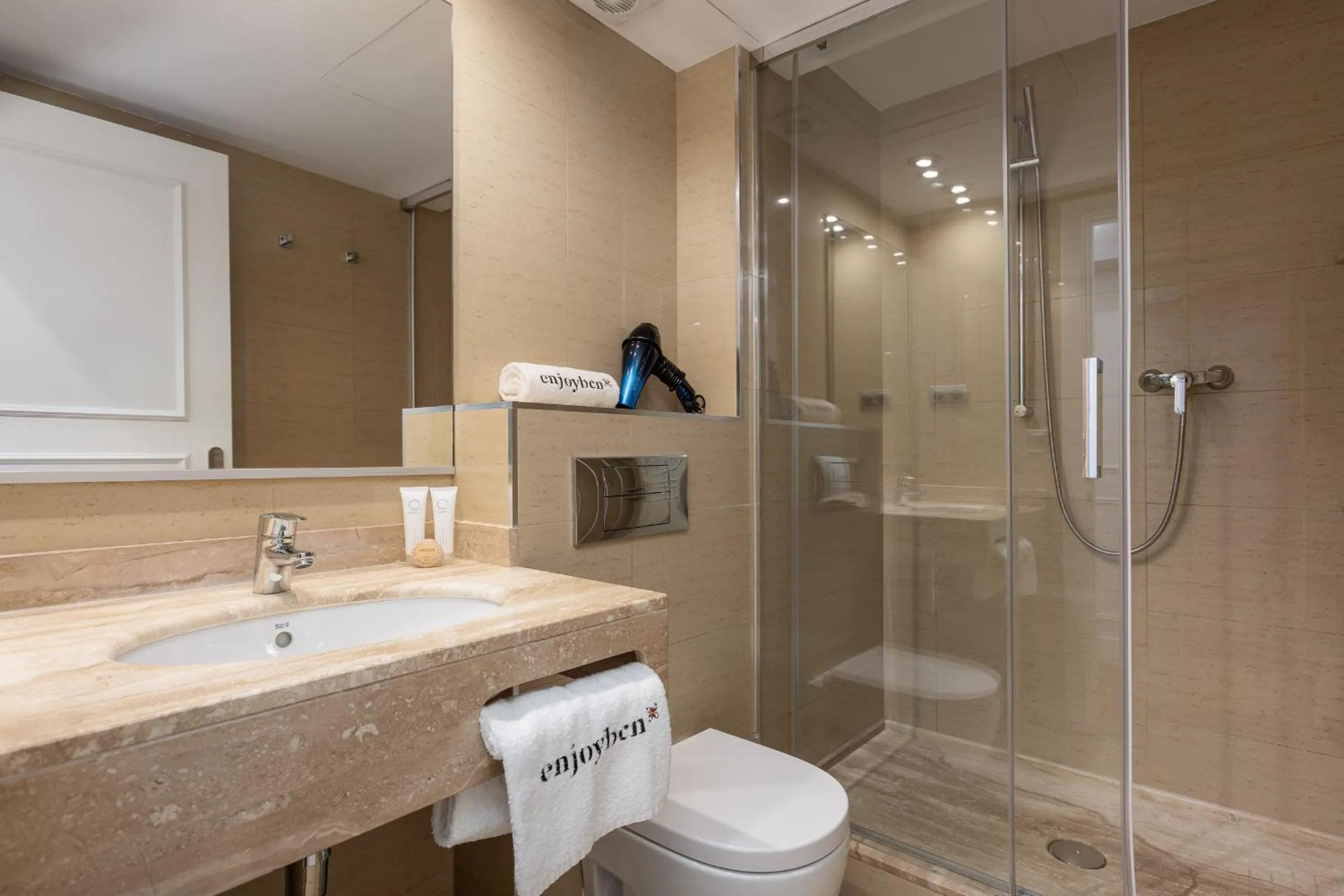 Shower in Enjoybcn Dali Apartments