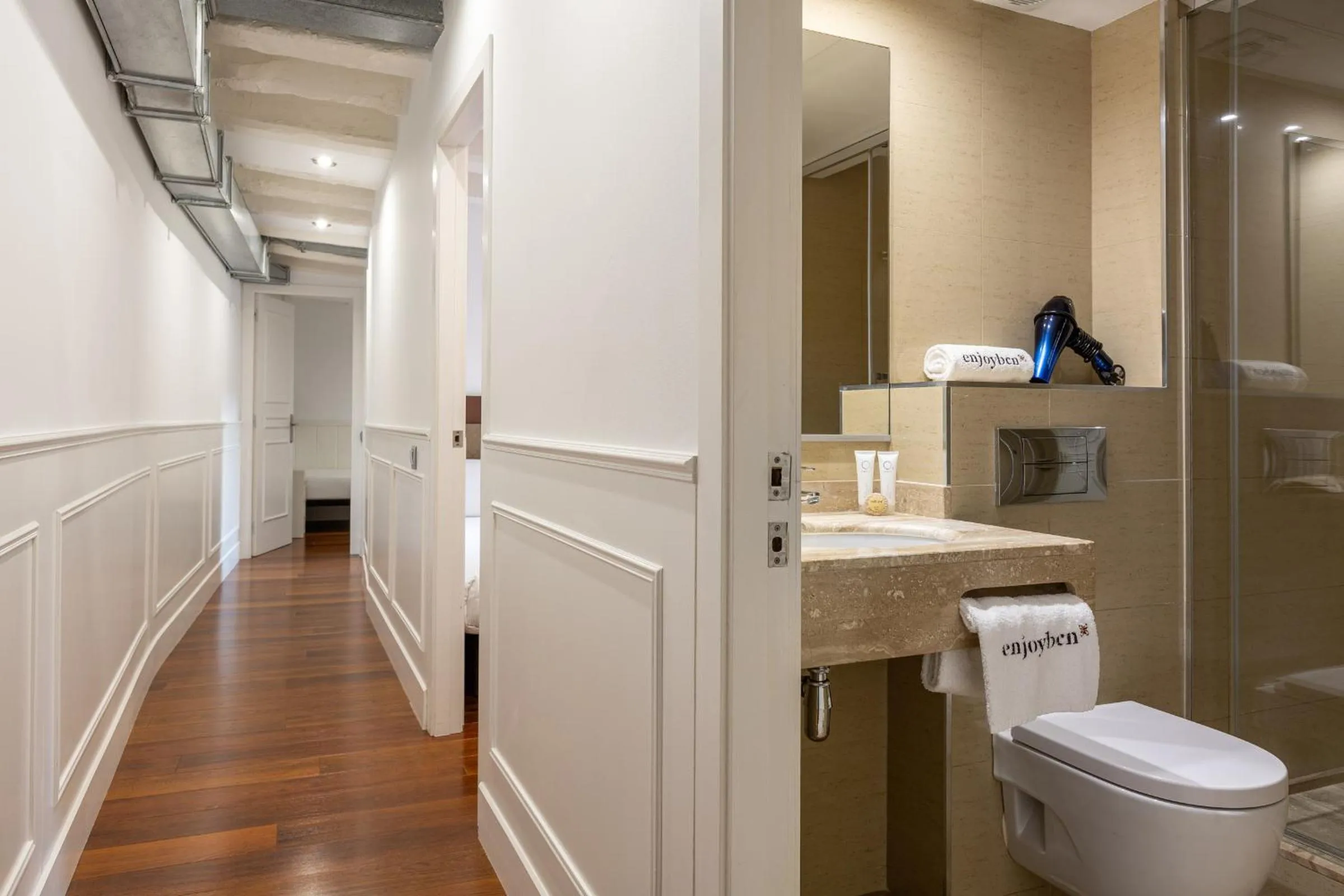 Bathroom in Enjoybcn Dali Apartments