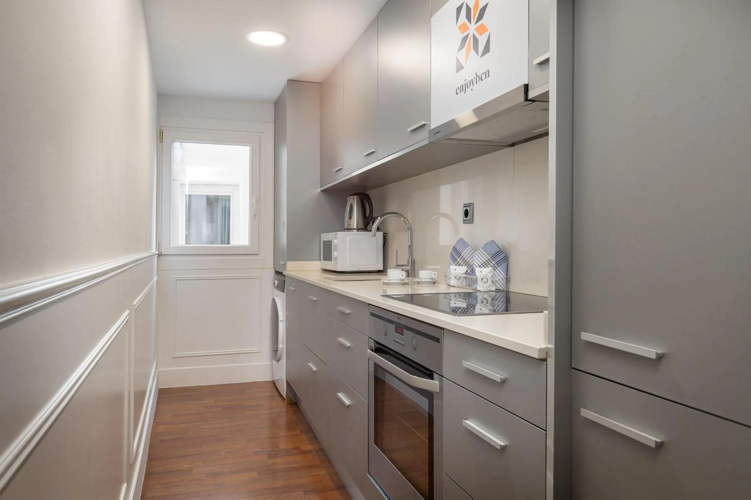 Kitchen or kitchenette in Enjoybcn Dali Apartments