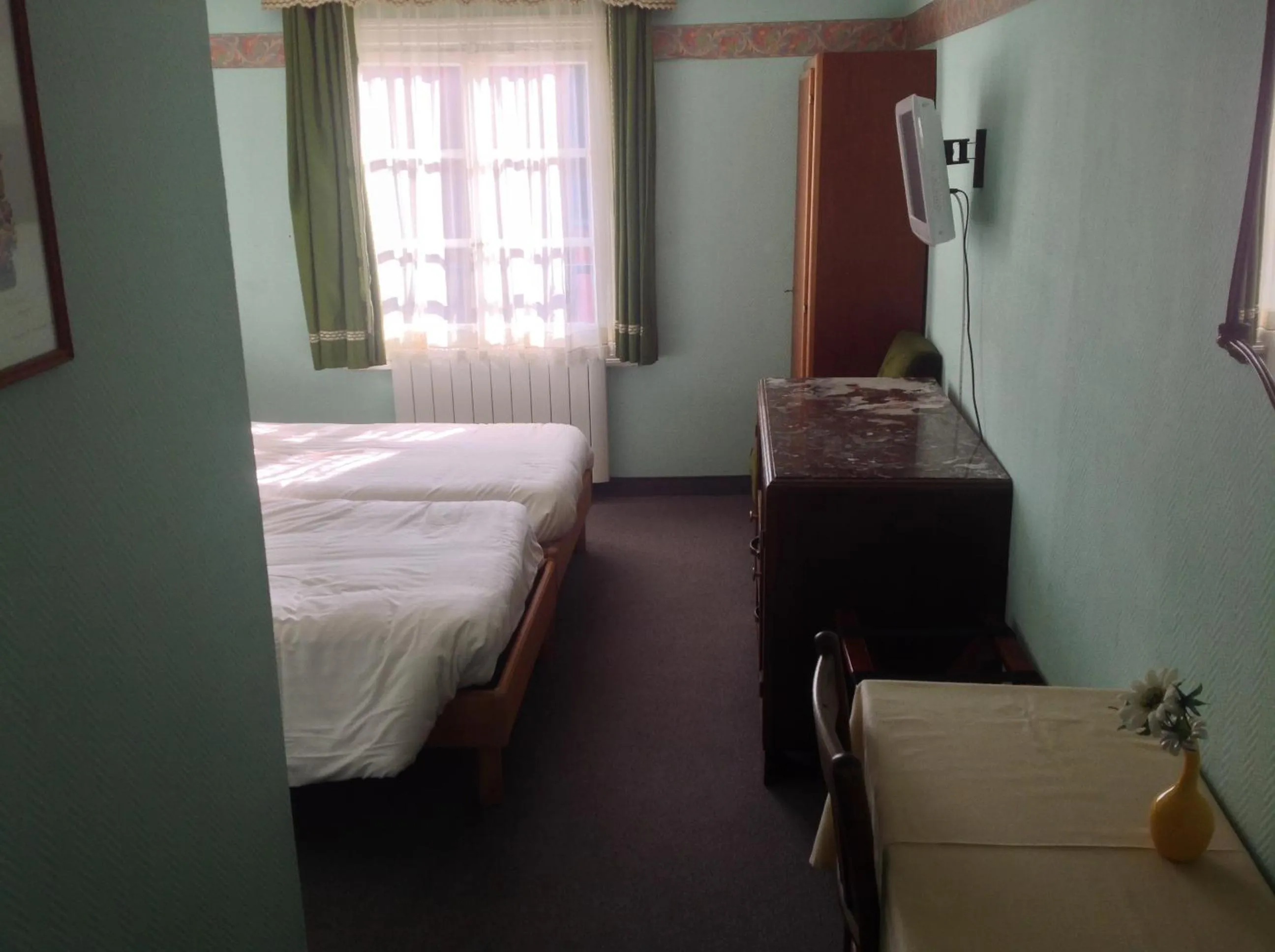 Photo of the whole room, Bed in Hôtel Restaurant Zum Schnogaloch