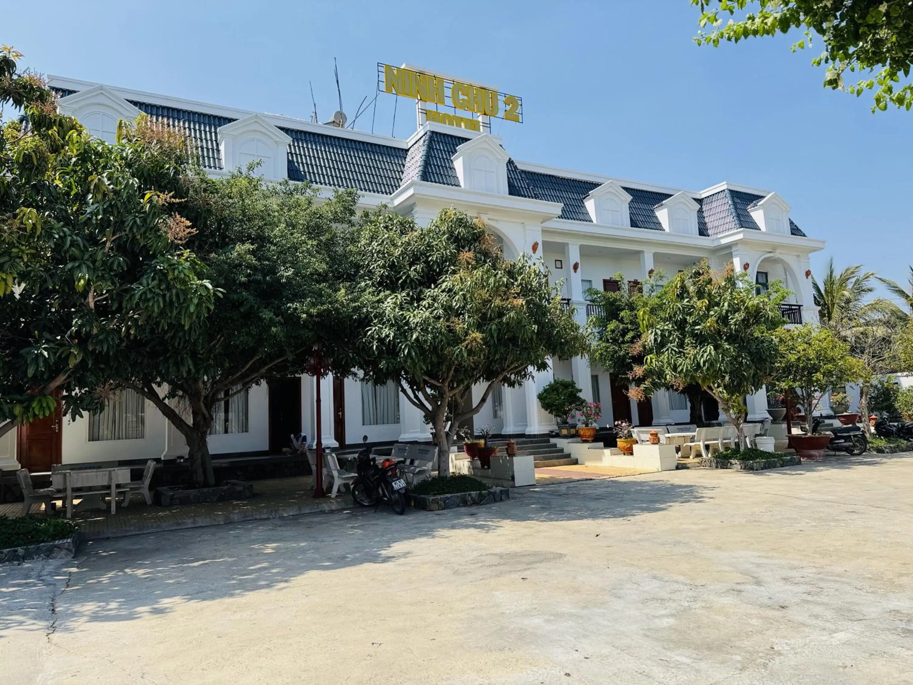 Inner courtyard view in Ninh Chu 2 Hotel