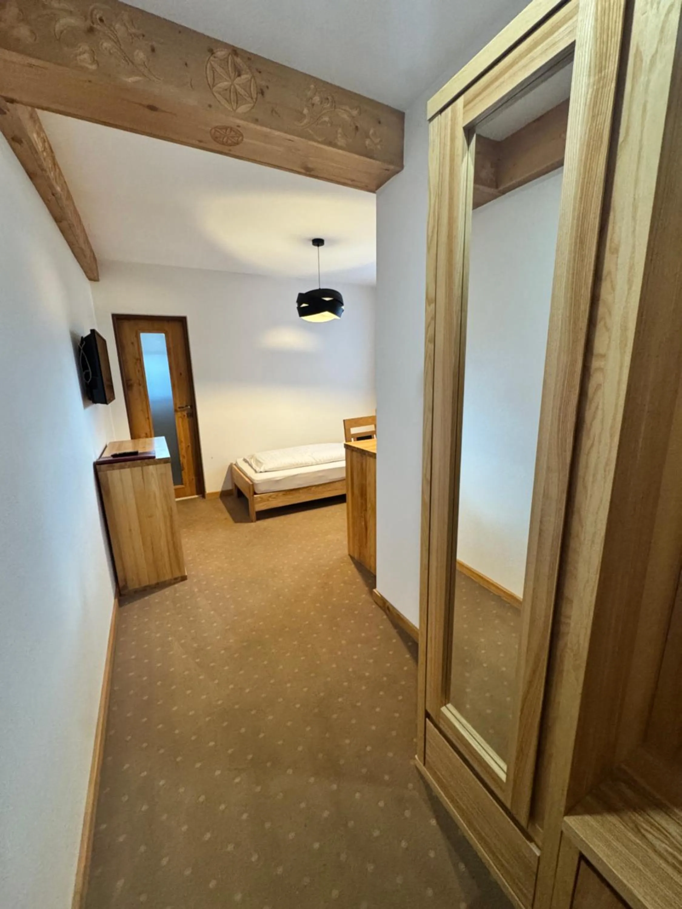 wardrobe, Bed in Hotel Palatín