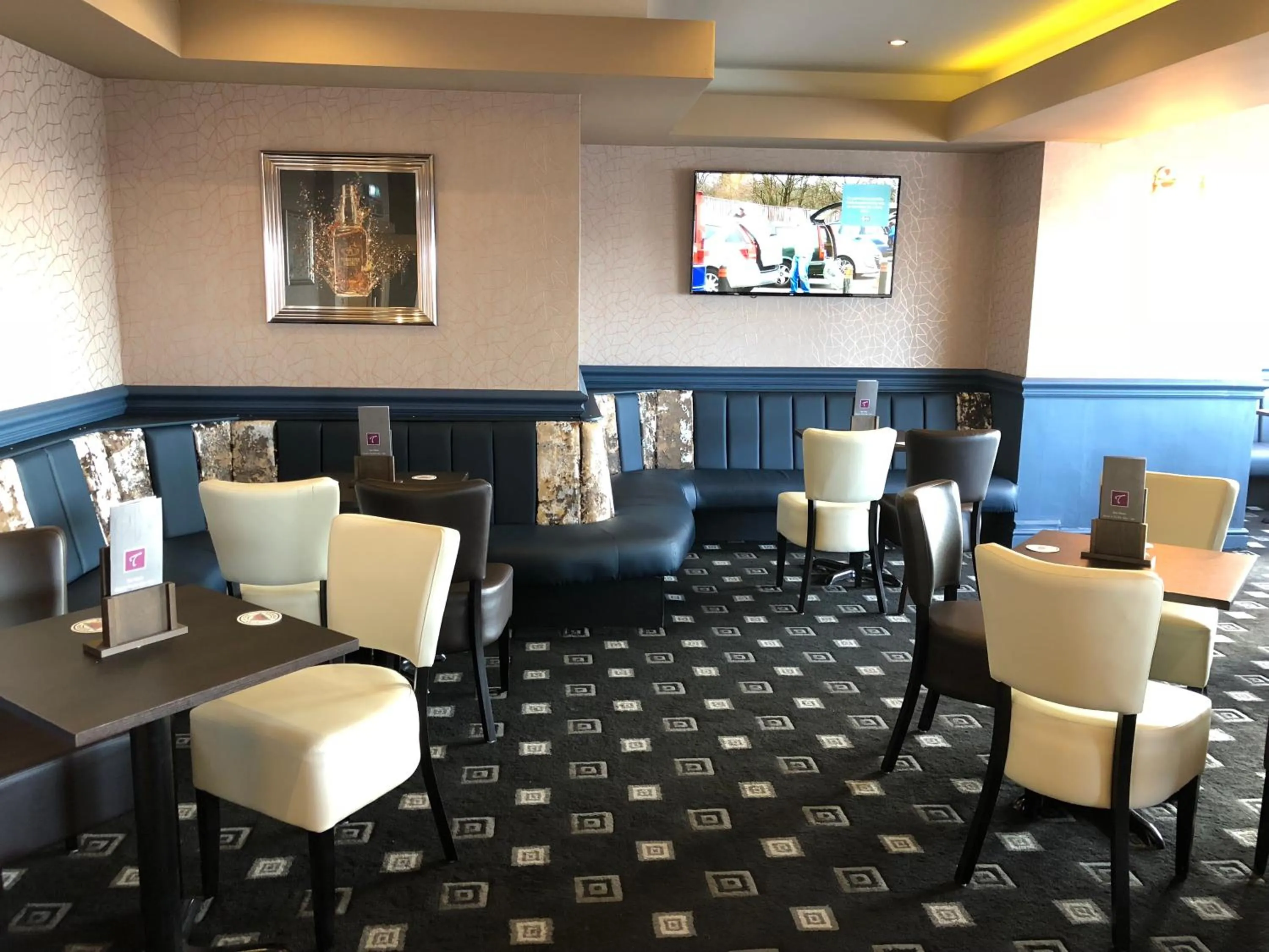 Lounge or bar in Tiffany's Hotel