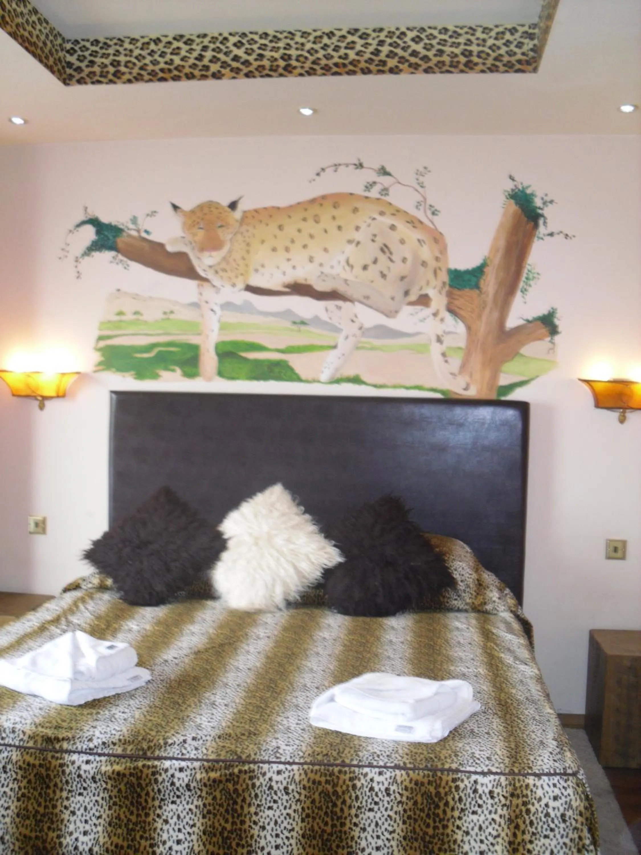 Bed in Tiffany's Hotel