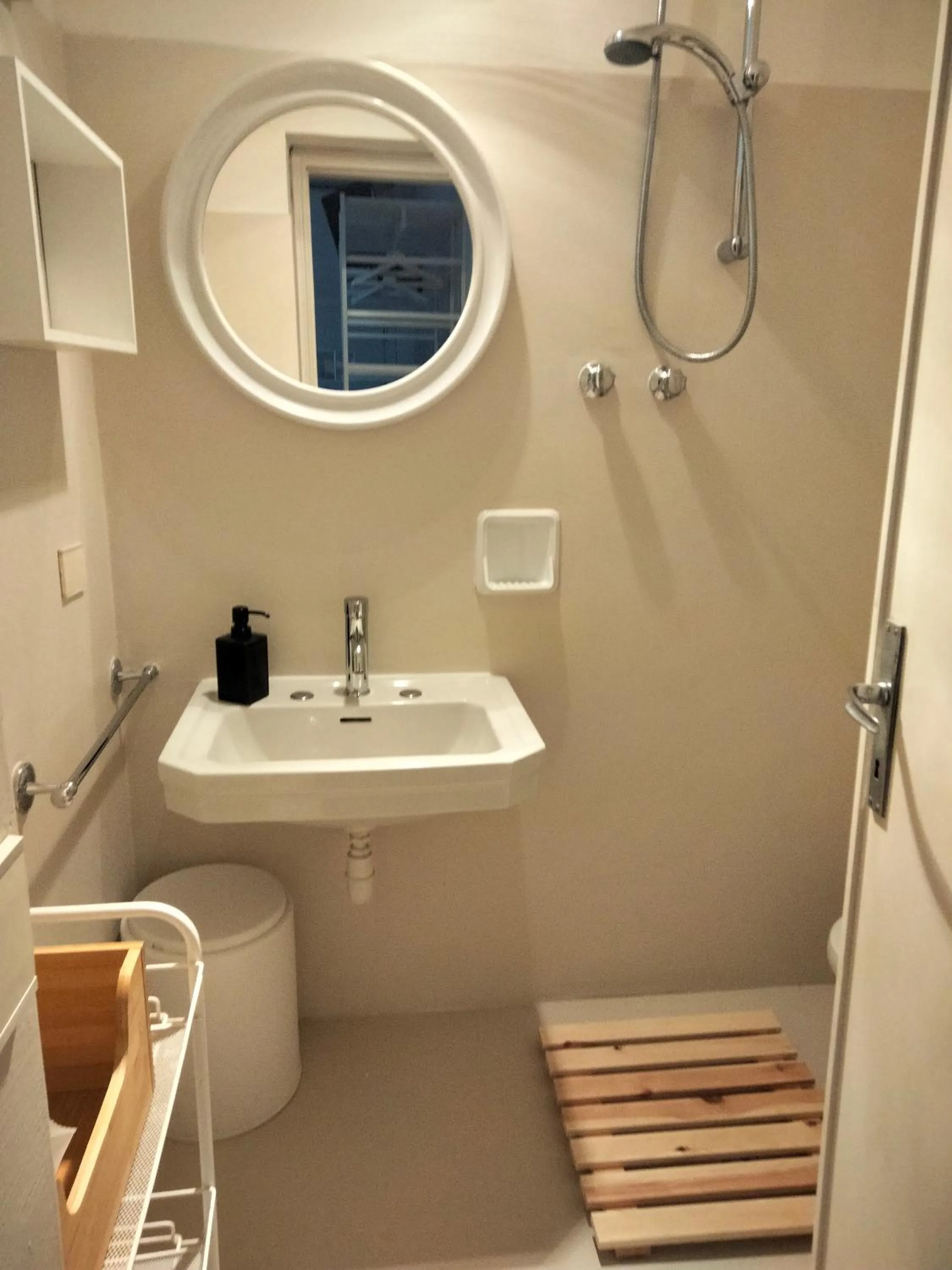 Shower in Albergo Aquila