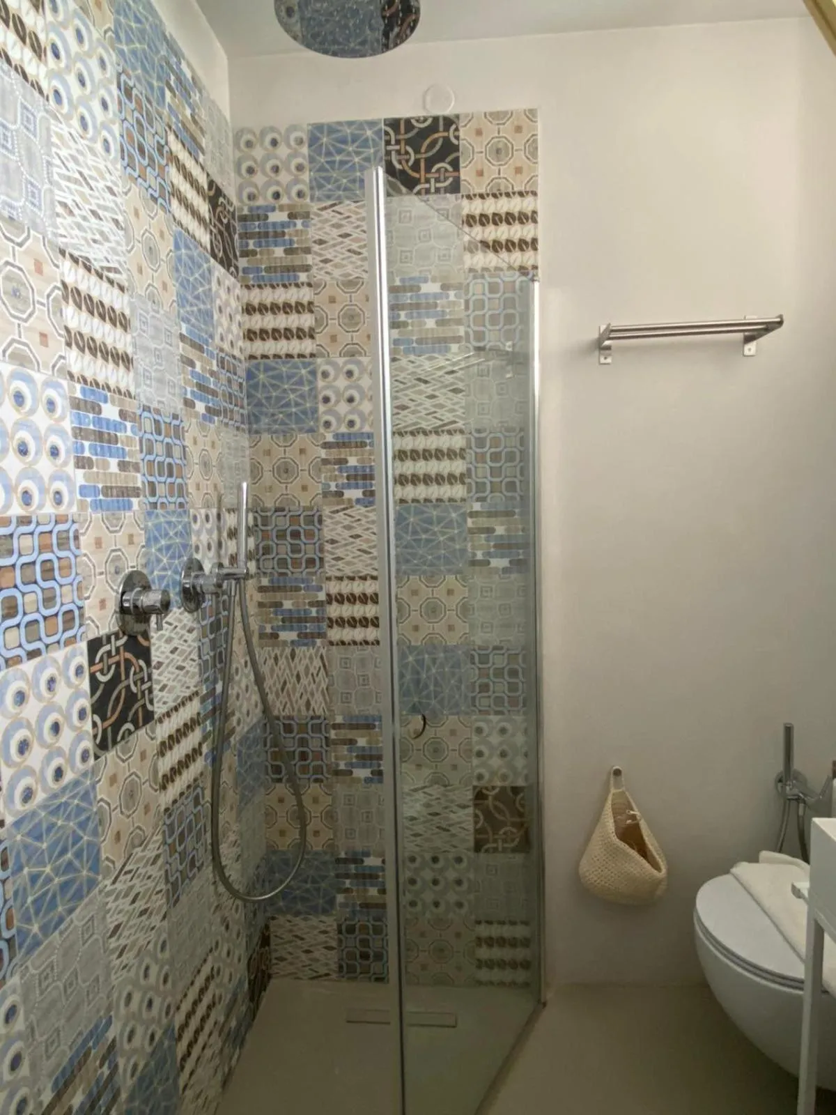 Shower in Albergo Aquila