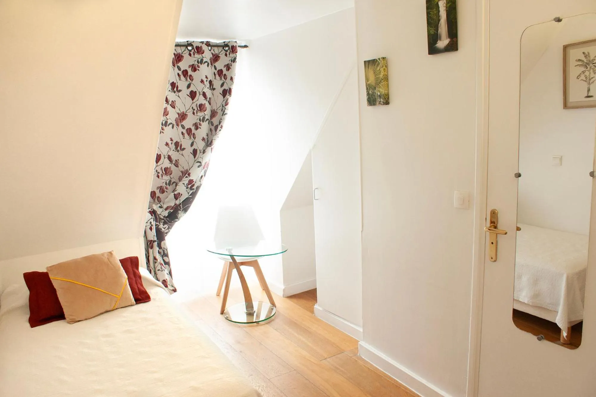 Bedroom, Bed in Hôtel du Mont Blanc