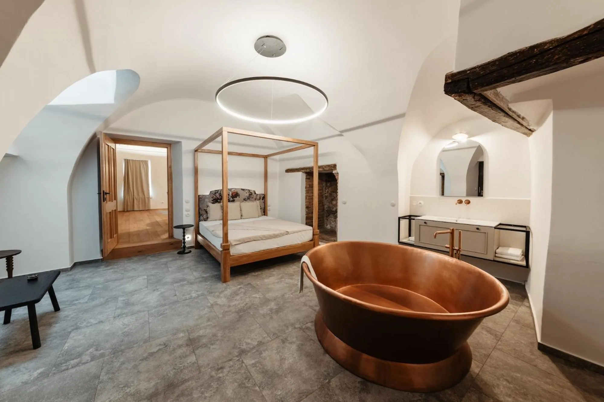 Bath, Bed in Hotel Clemar