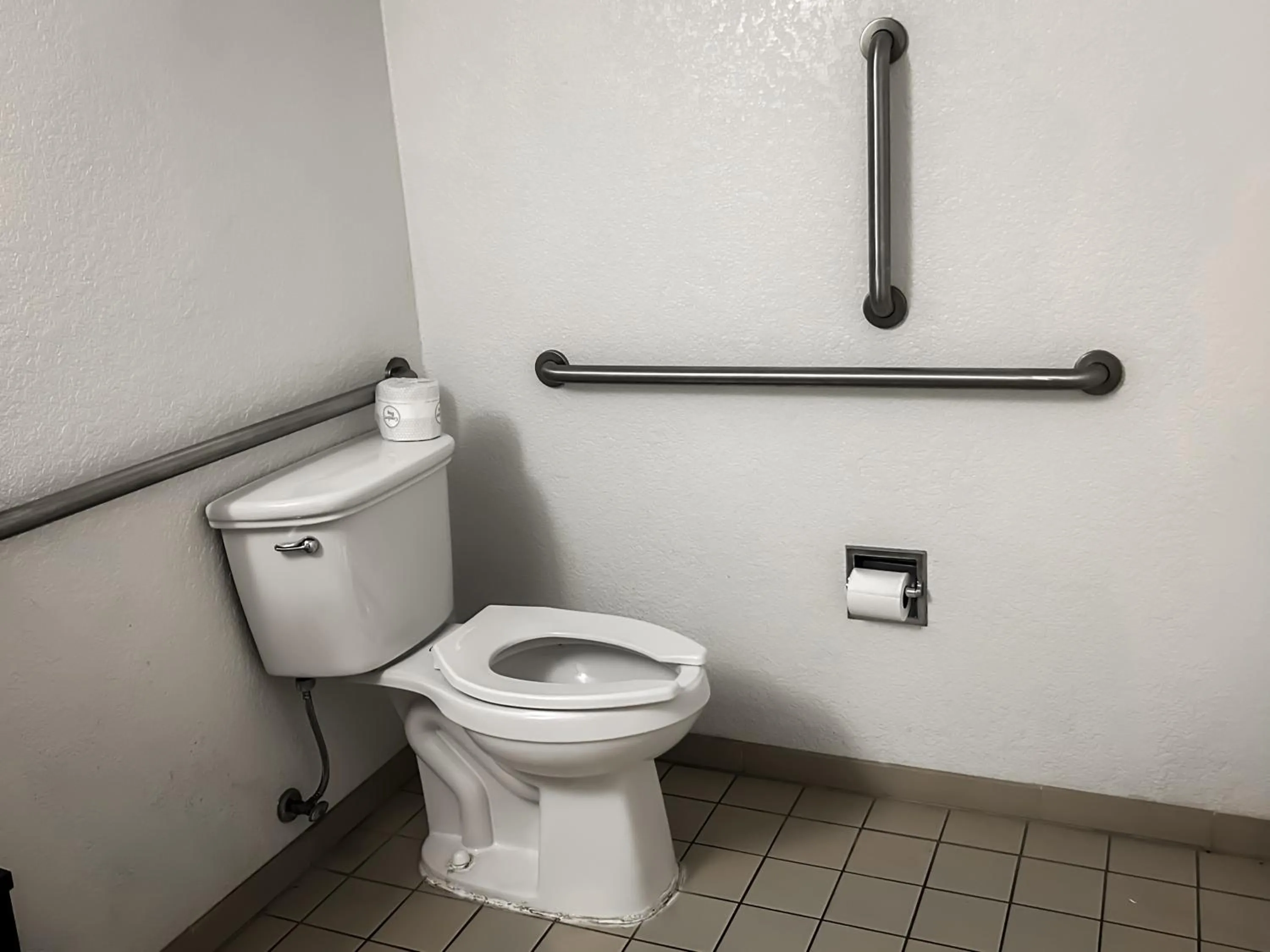 acessibility in Rodeway Inn Washington PA