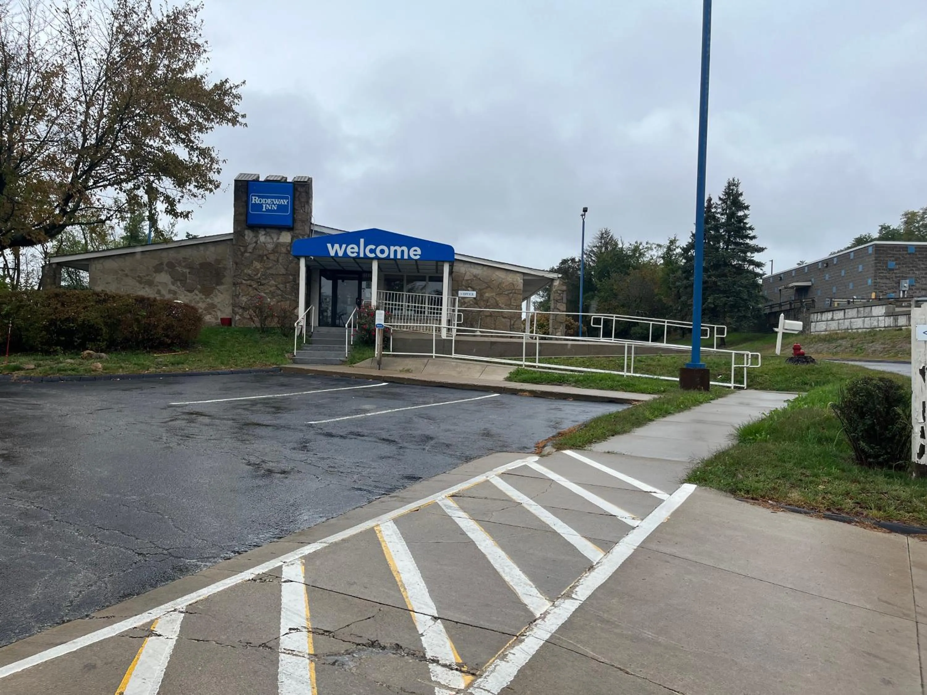 Property building in Rodeway Inn Washington PA