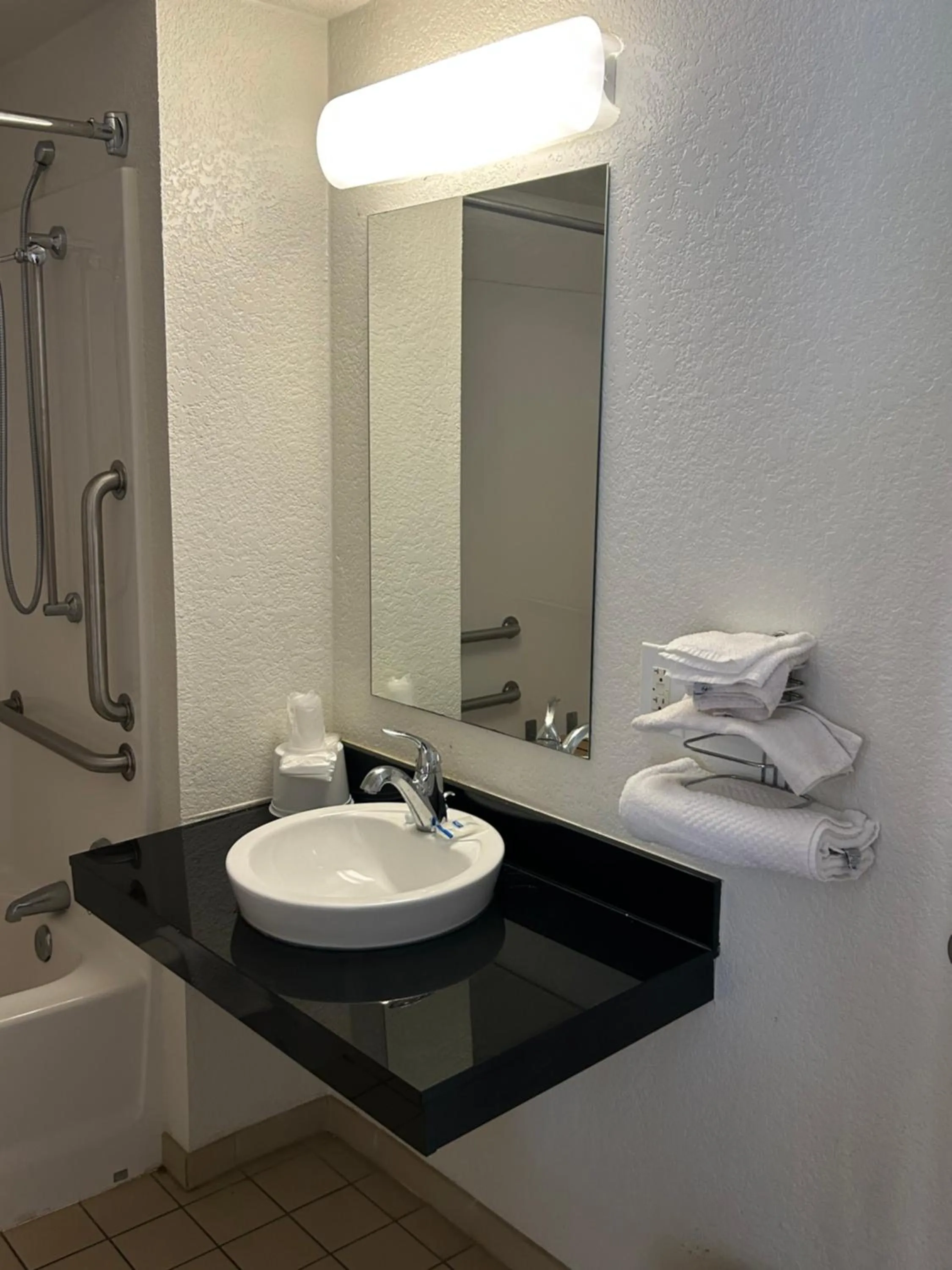 Bathroom in Rodeway Inn Washington PA