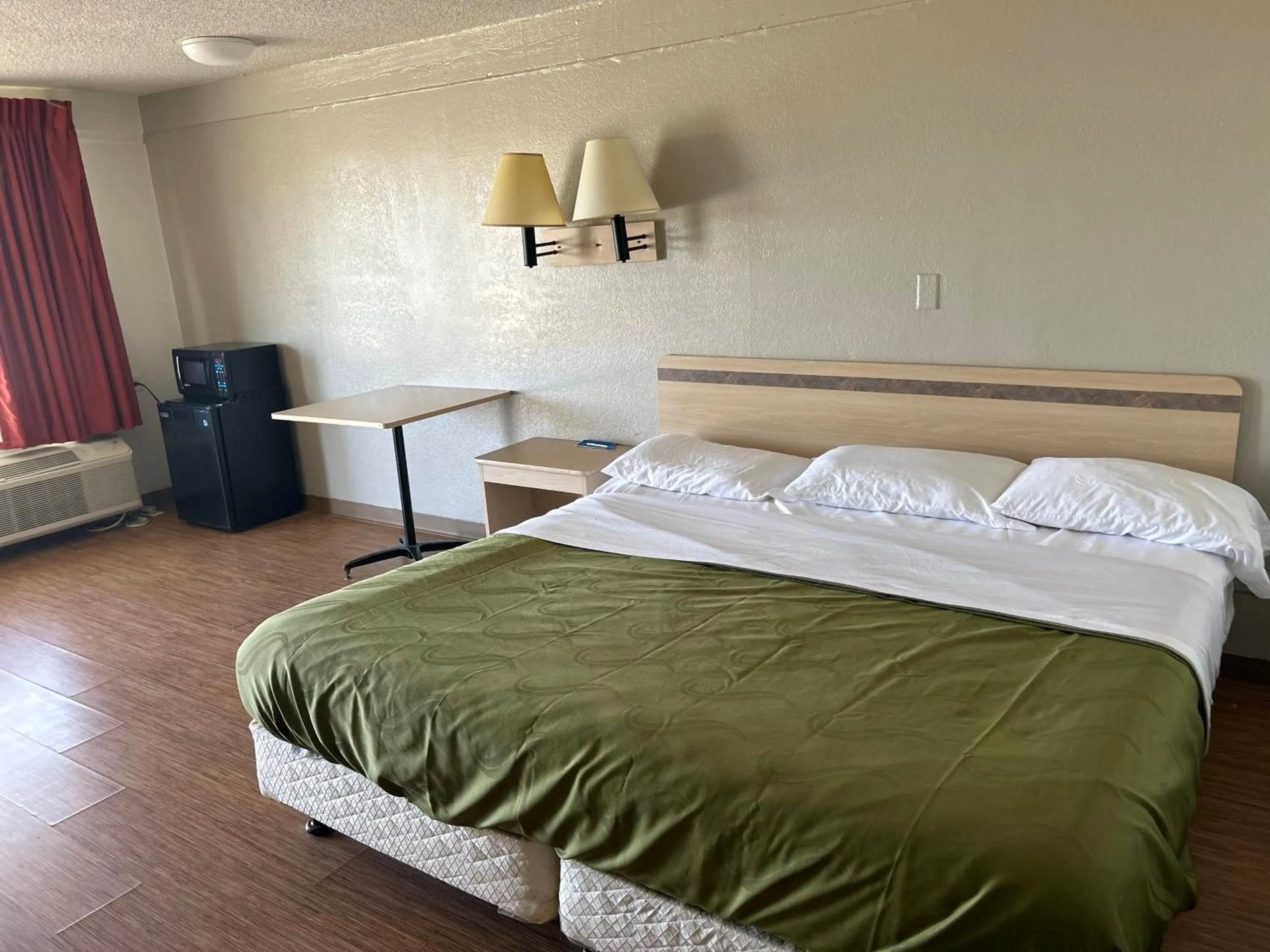 Bed in Rodeway Inn Washington PA