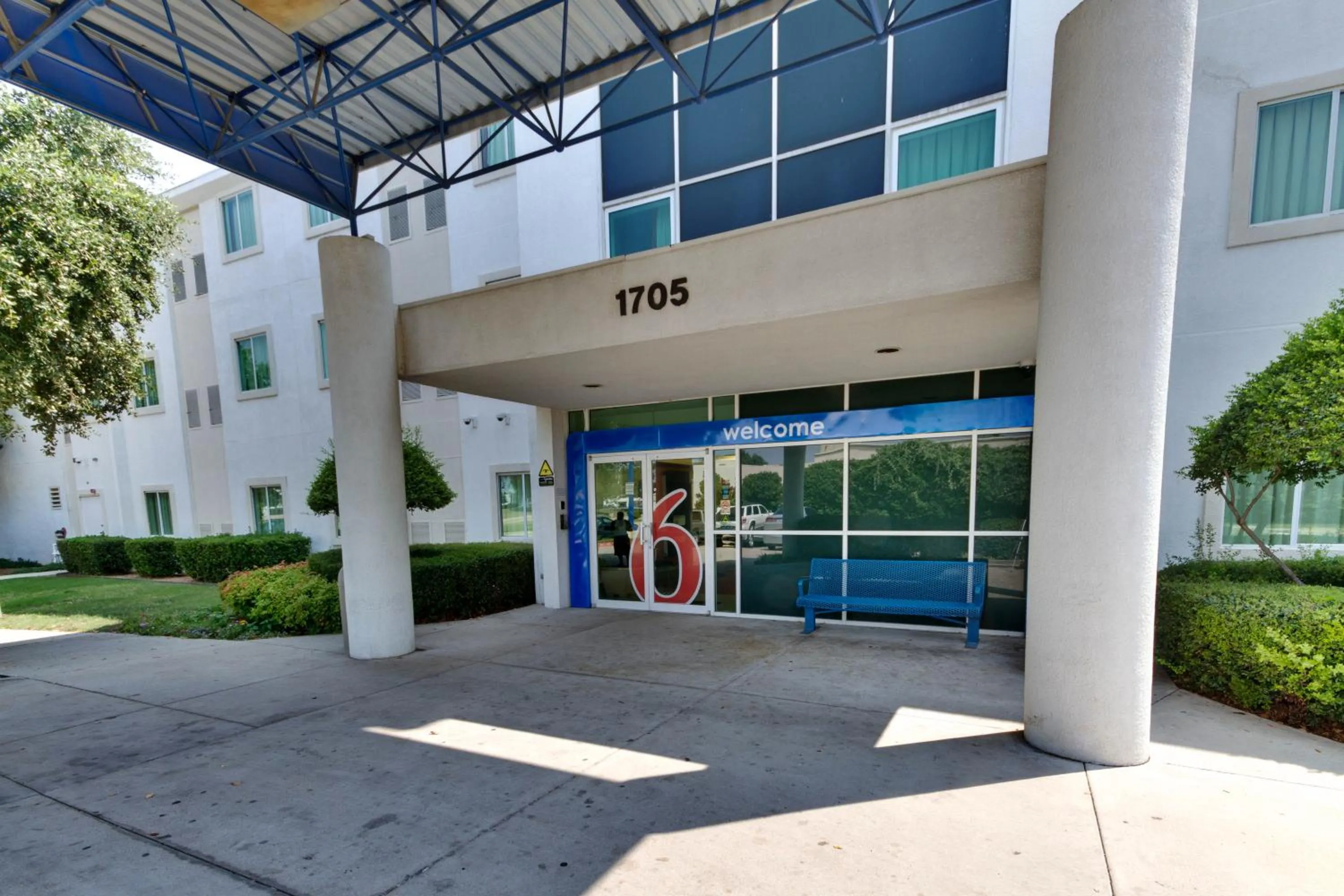 Facade/entrance in Motel 6-Lewisville, TX - Dallas
