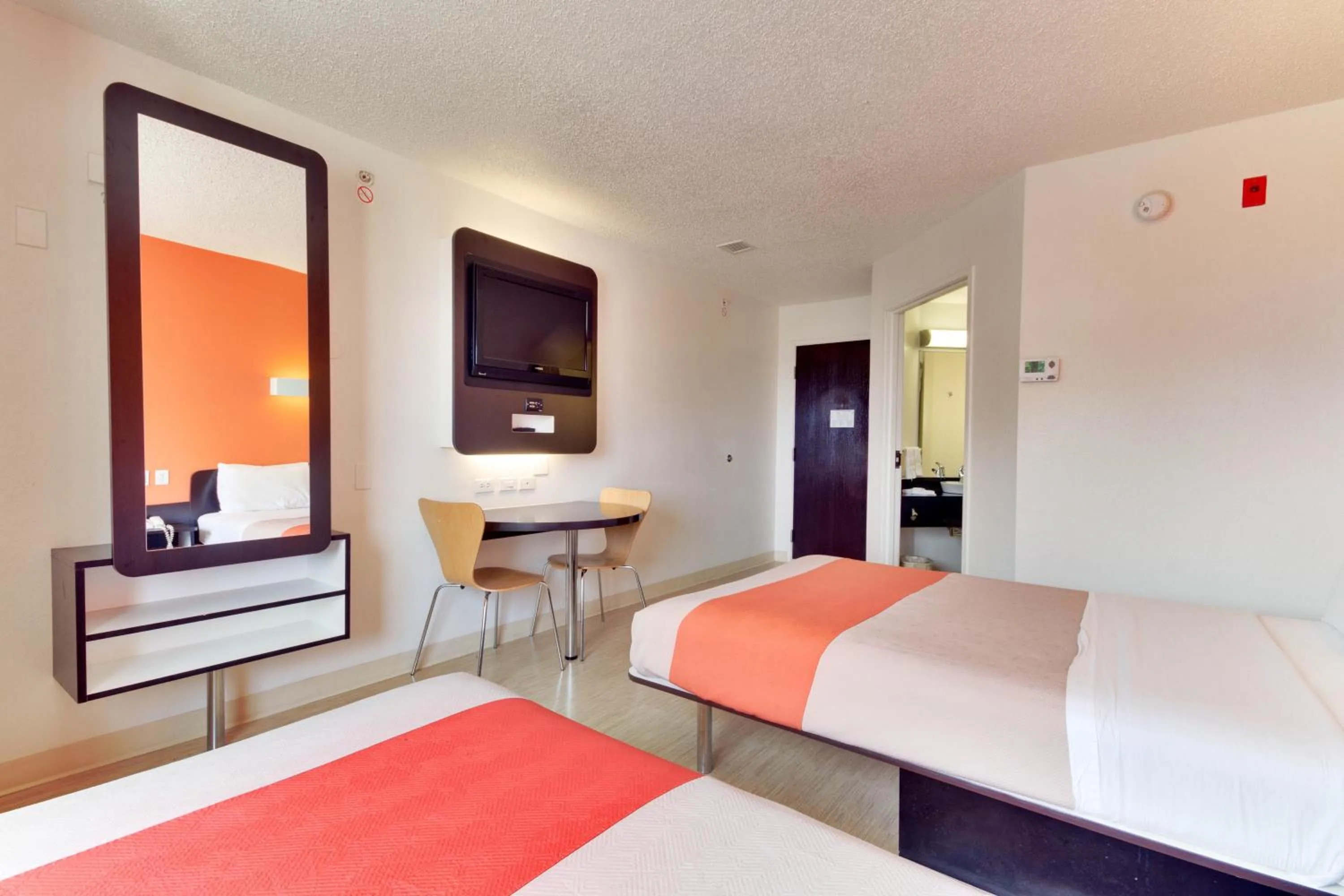 Bedroom, Bed in Motel 6-Lewisville, TX - Dallas