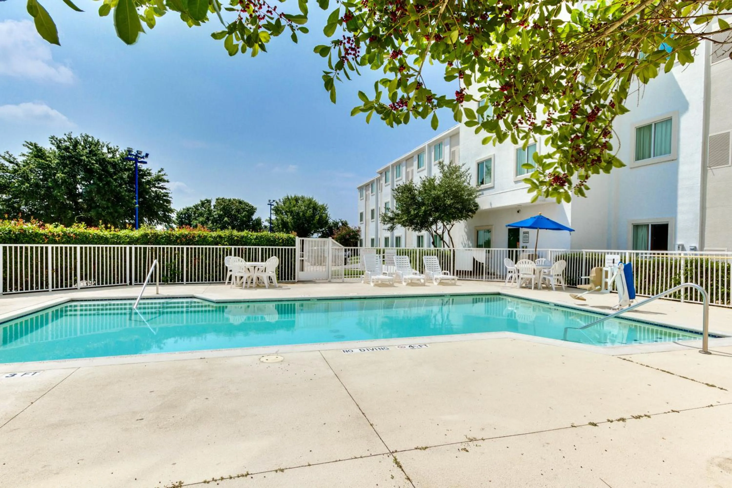 Swimming pool in Motel 6-Lewisville, TX - Dallas