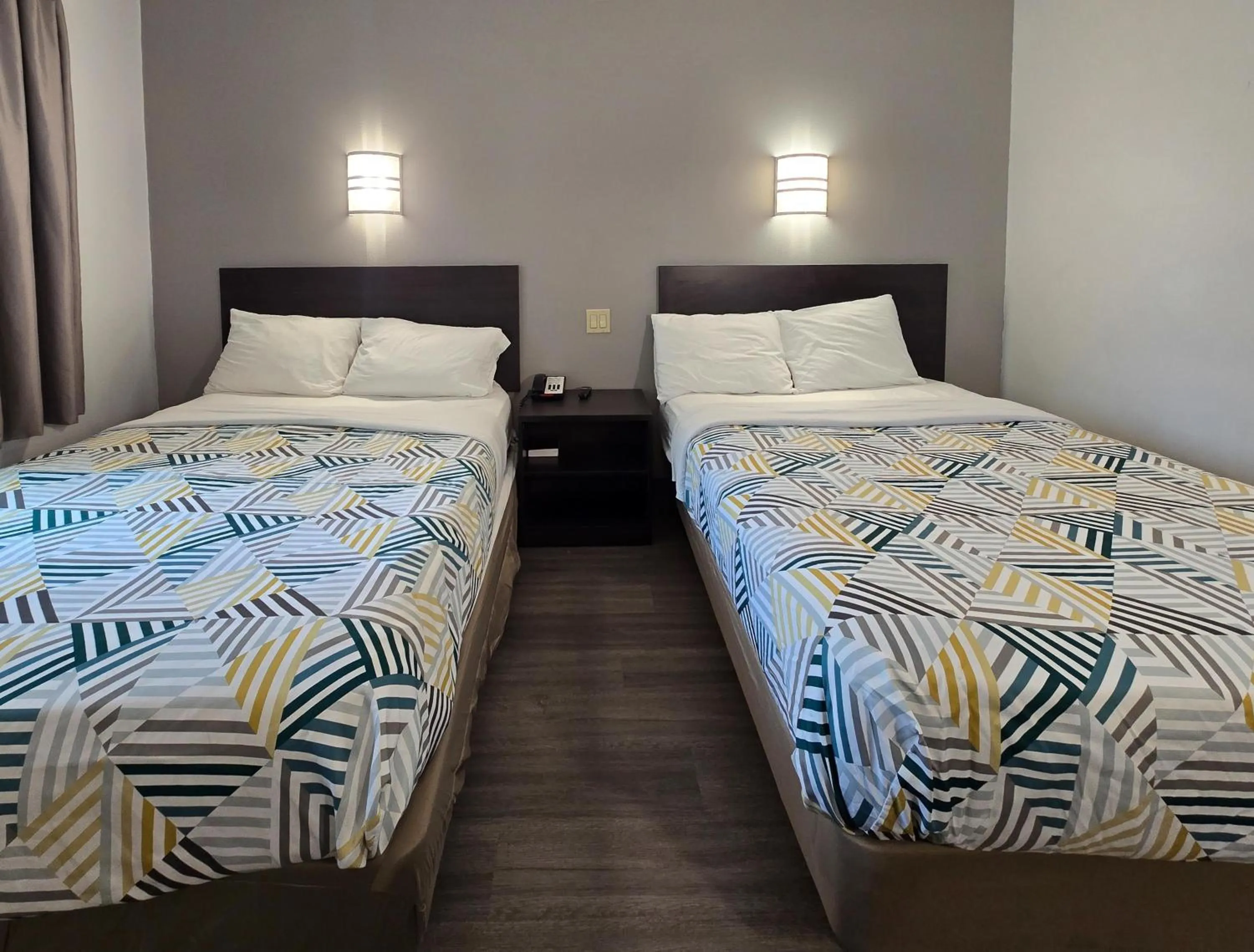 Bedroom, Bed in Motel 6-Joliet, IL - Chicago - I-55