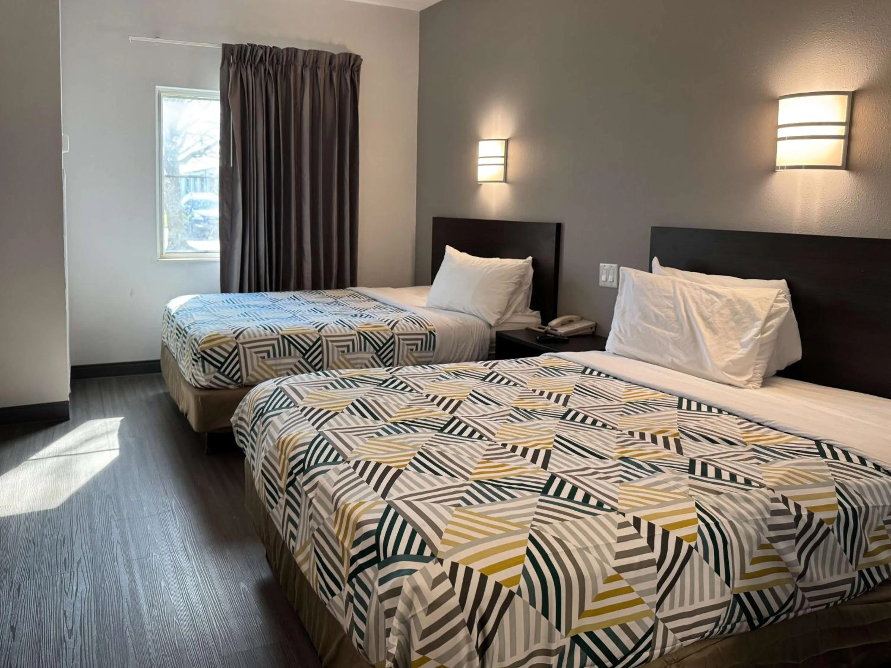 Bedroom, Bed in Motel 6-Joliet, IL - Chicago - I-55