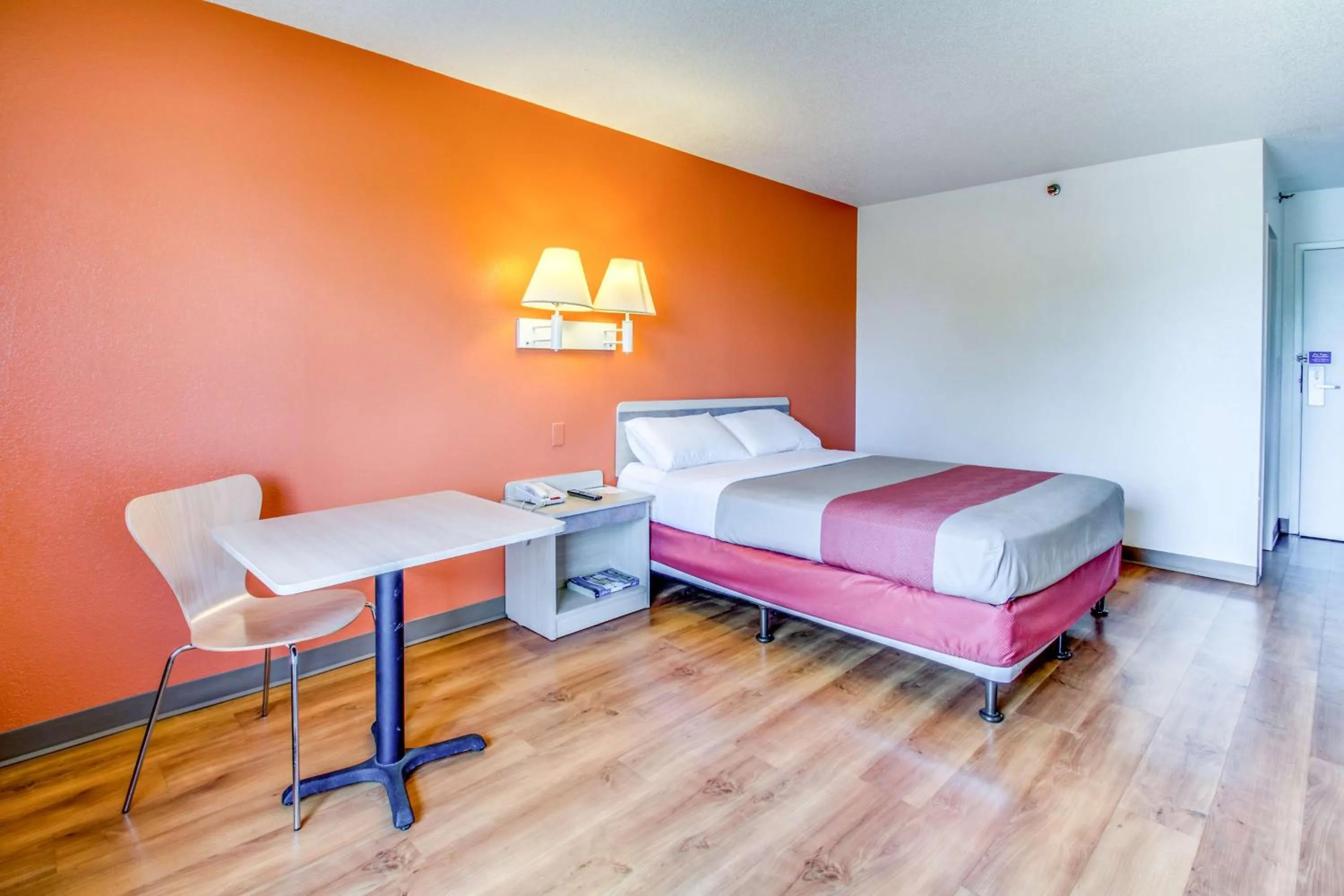 Bedroom, Bed in Motel 6-Amherst, NY - Buffalo