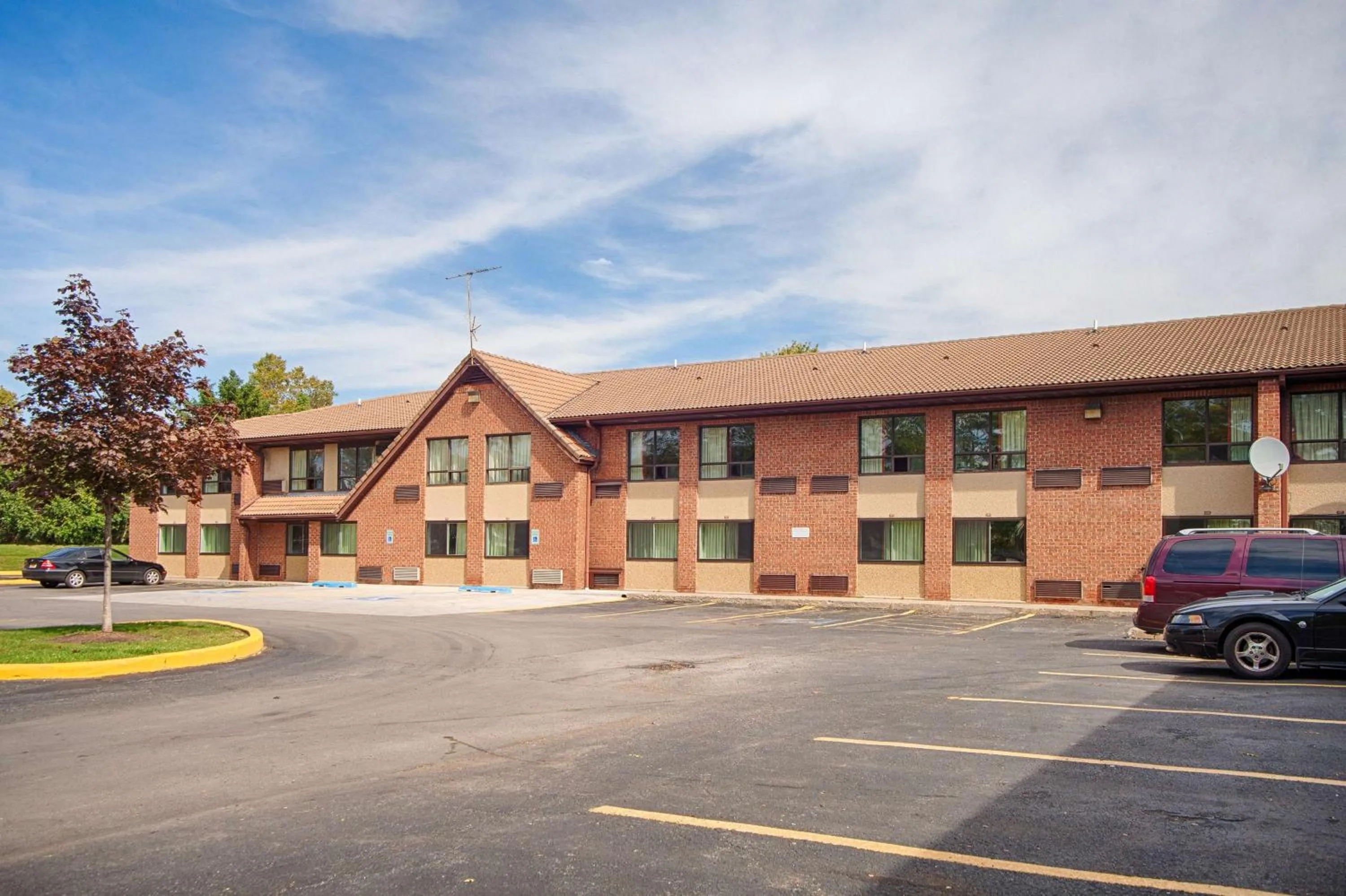 Property building in Motel 6 East Syracuse, NY - Airport