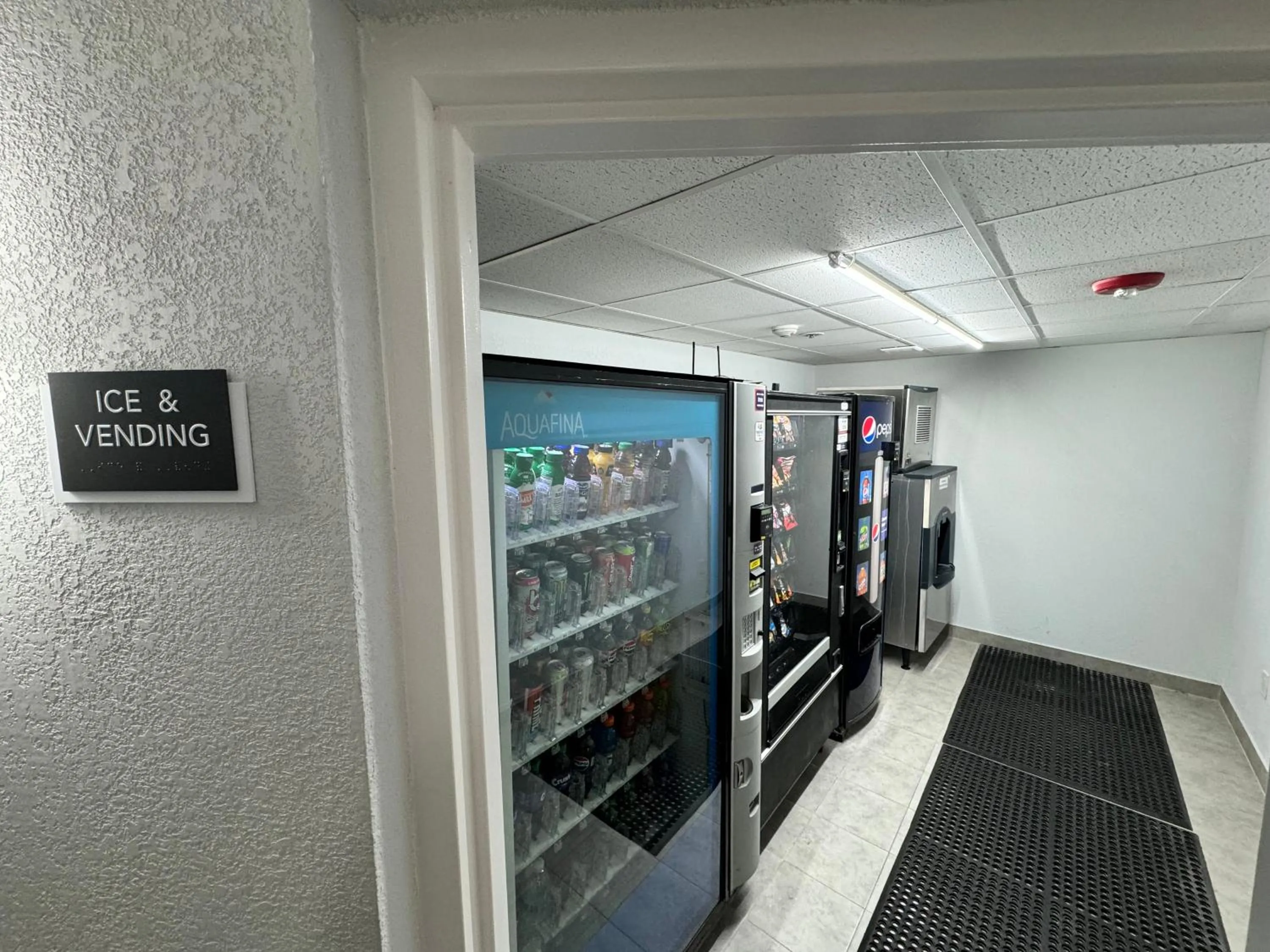 vending machine in Motel 6 East Syracuse, NY - Airport