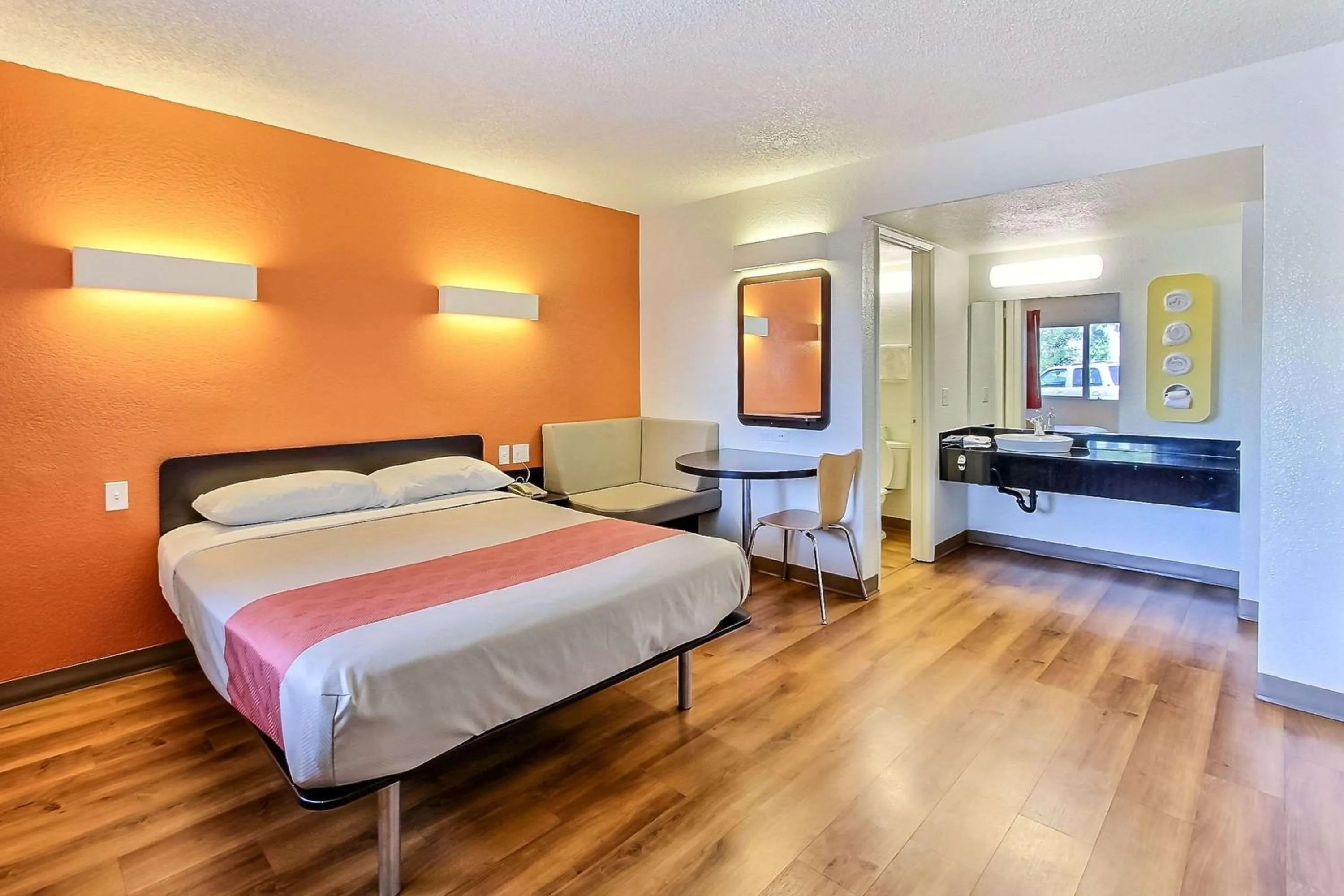 Bedroom, Bed in Motel 6-Campbell, CA - San Jose