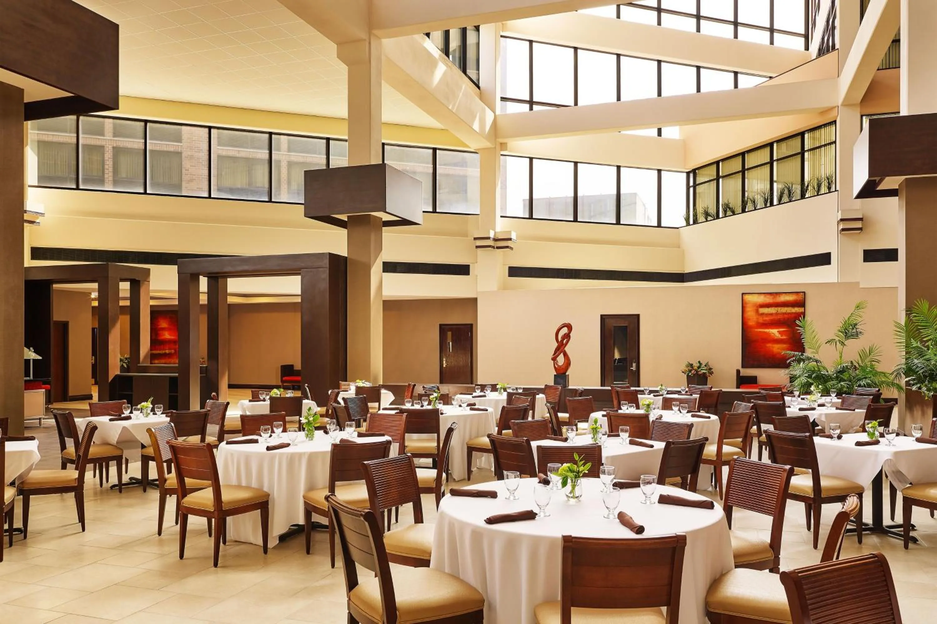 Restaurant/places to eat in Sheraton Lisle Naperville Hotel