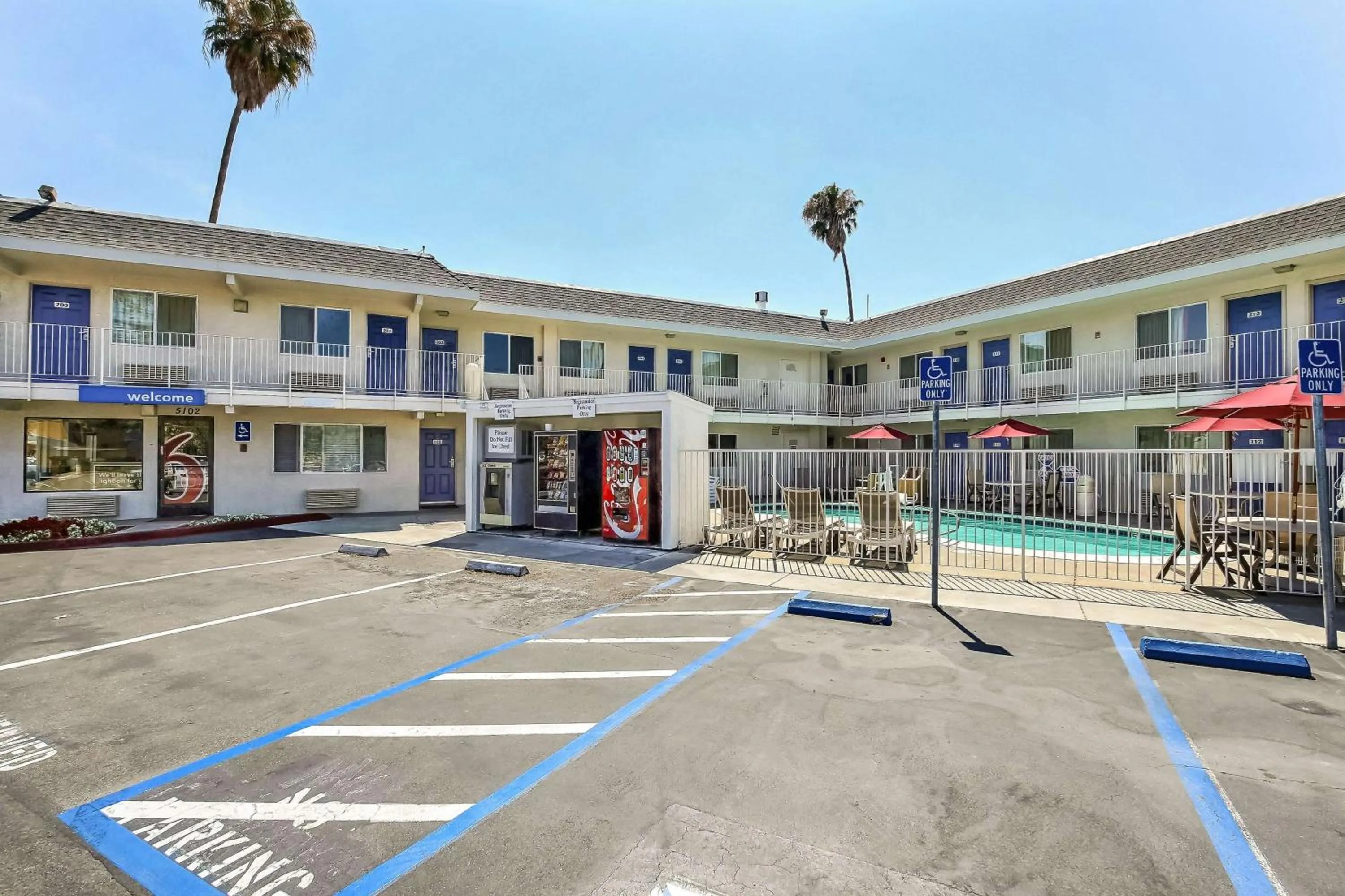 Property building in Motel 6-Pleasanton, CA