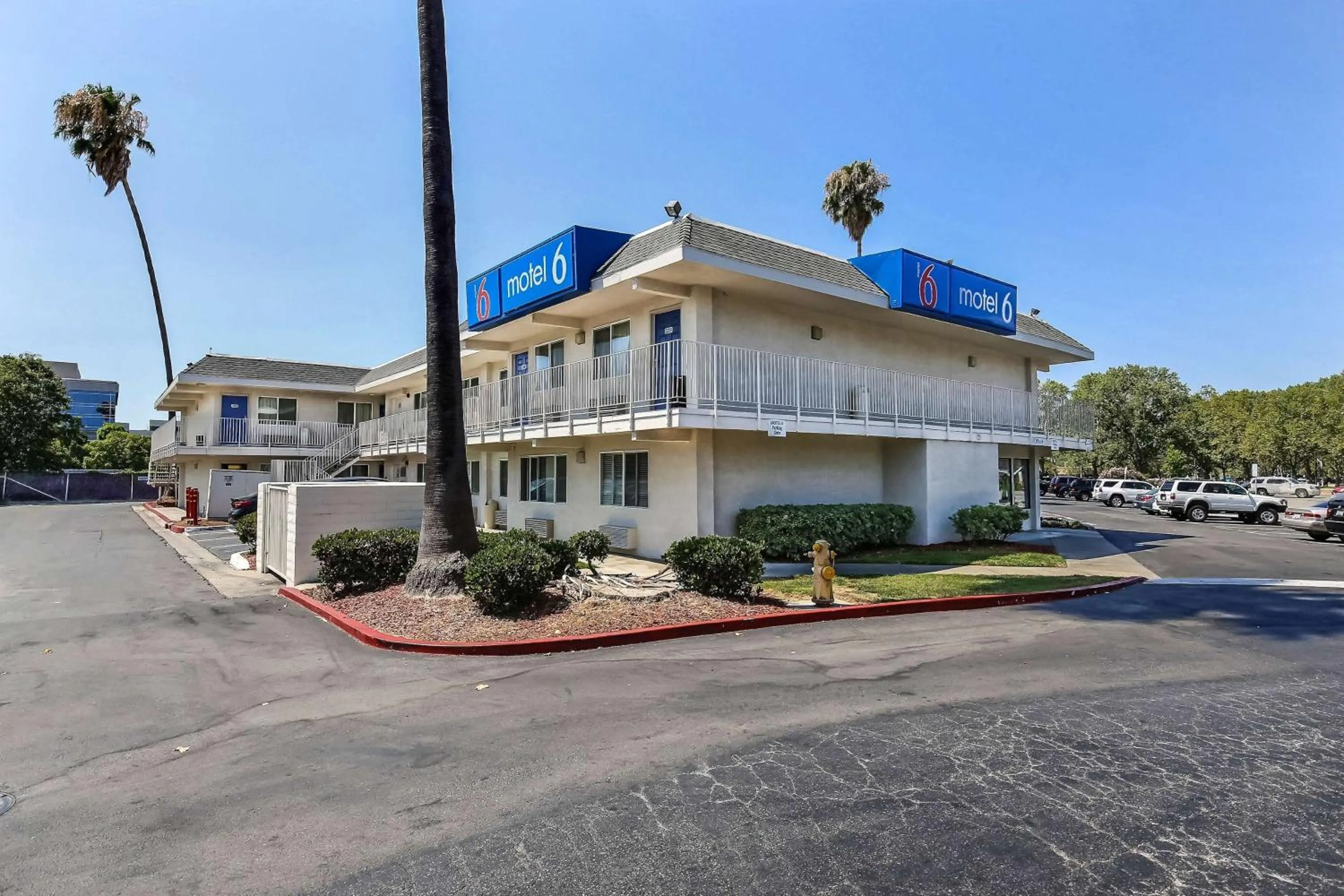Property building in Motel 6-Pleasanton, CA
