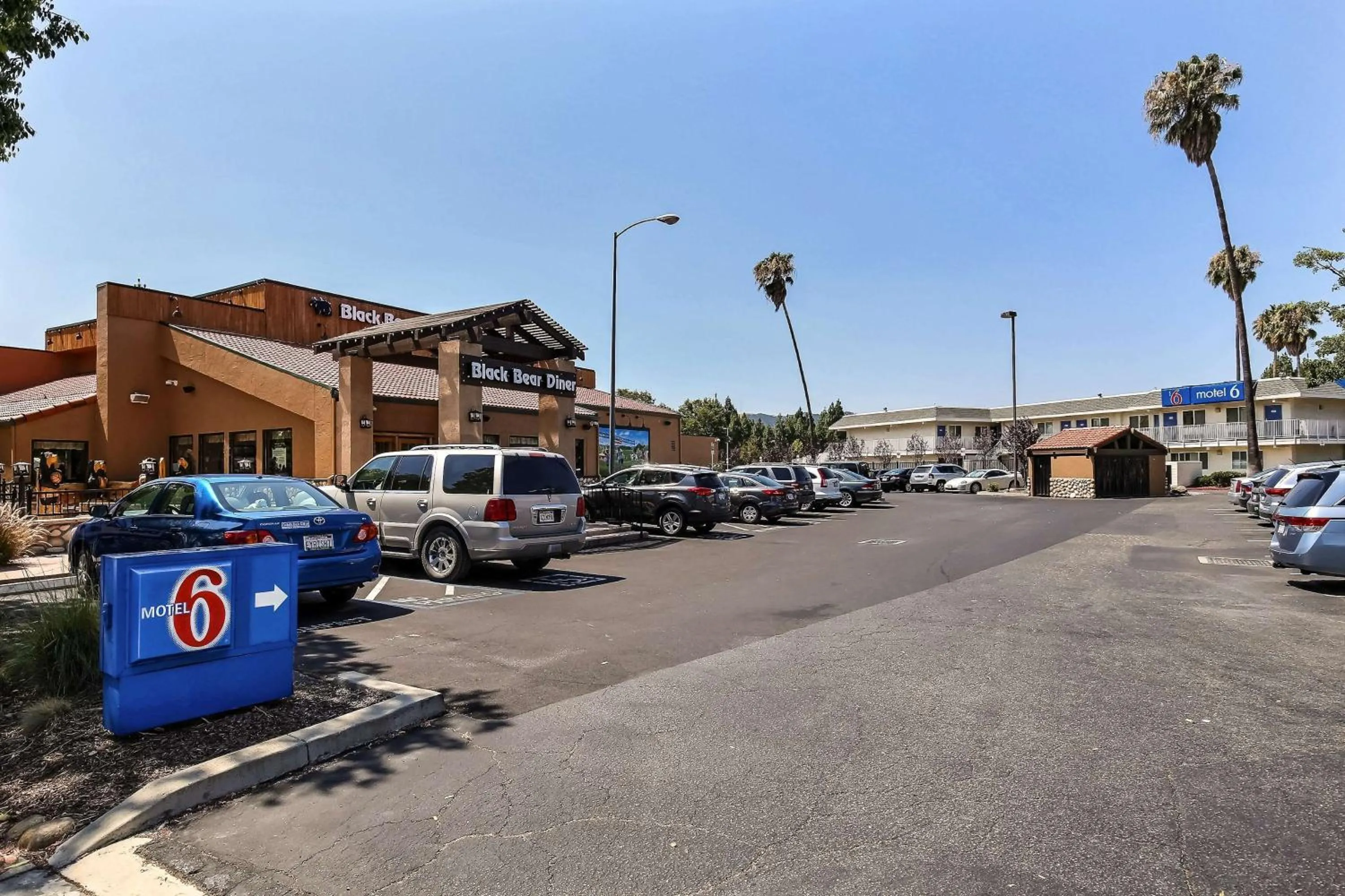 Property building in Motel 6-Pleasanton, CA