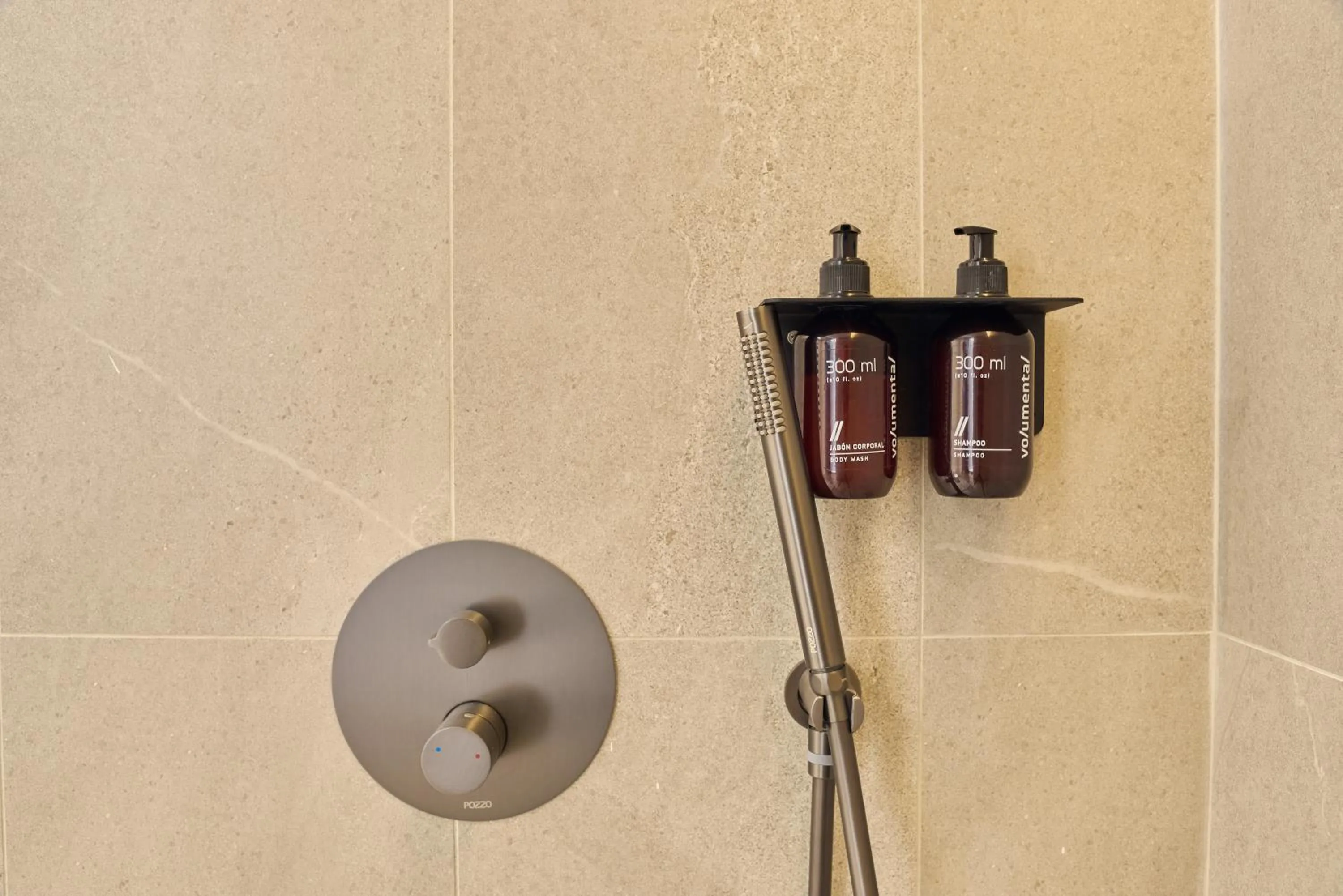 Property building in Hotel Lincoln