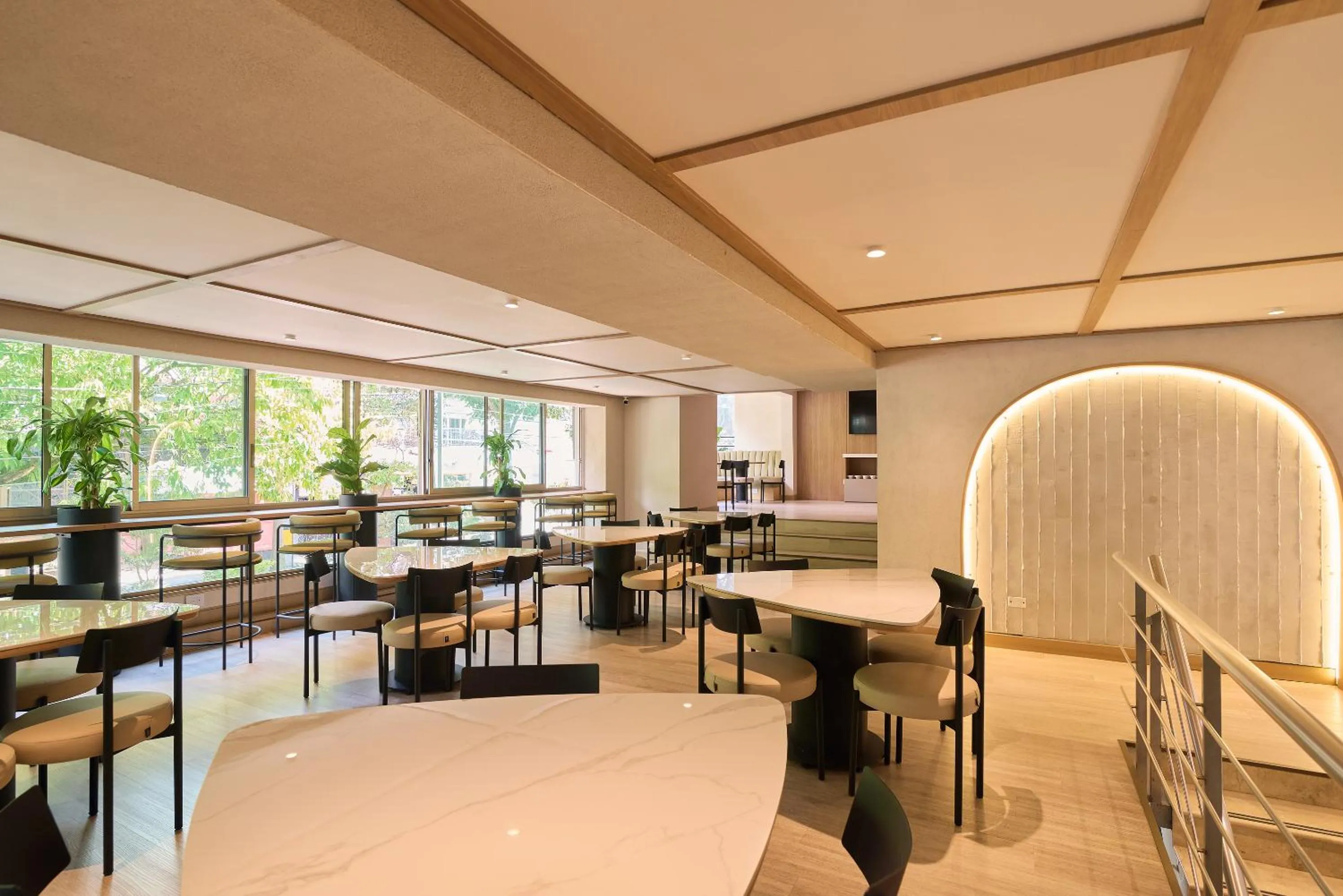 Restaurant/places to eat in Hotel Lincoln