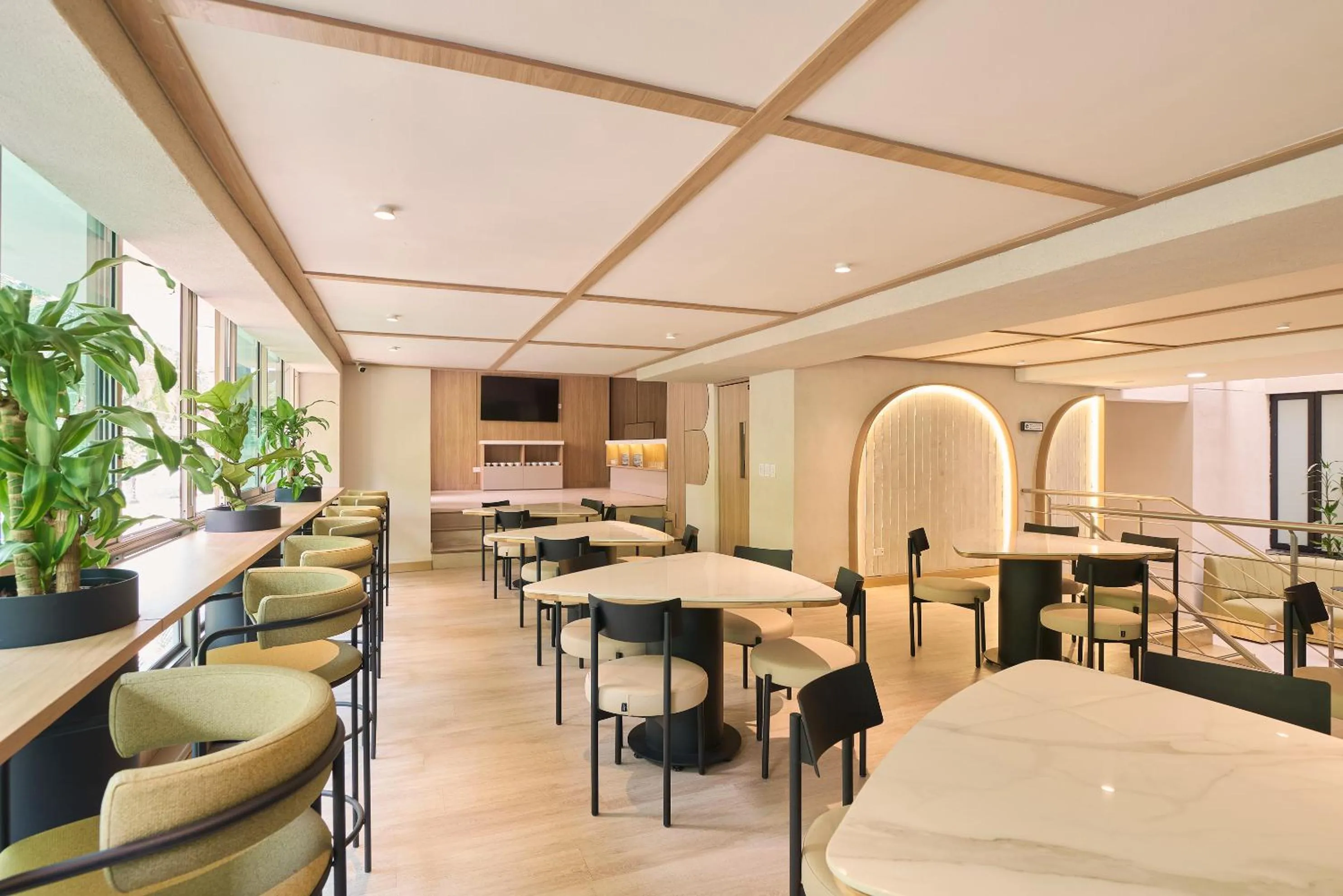 Restaurant/places to eat in Hotel Lincoln