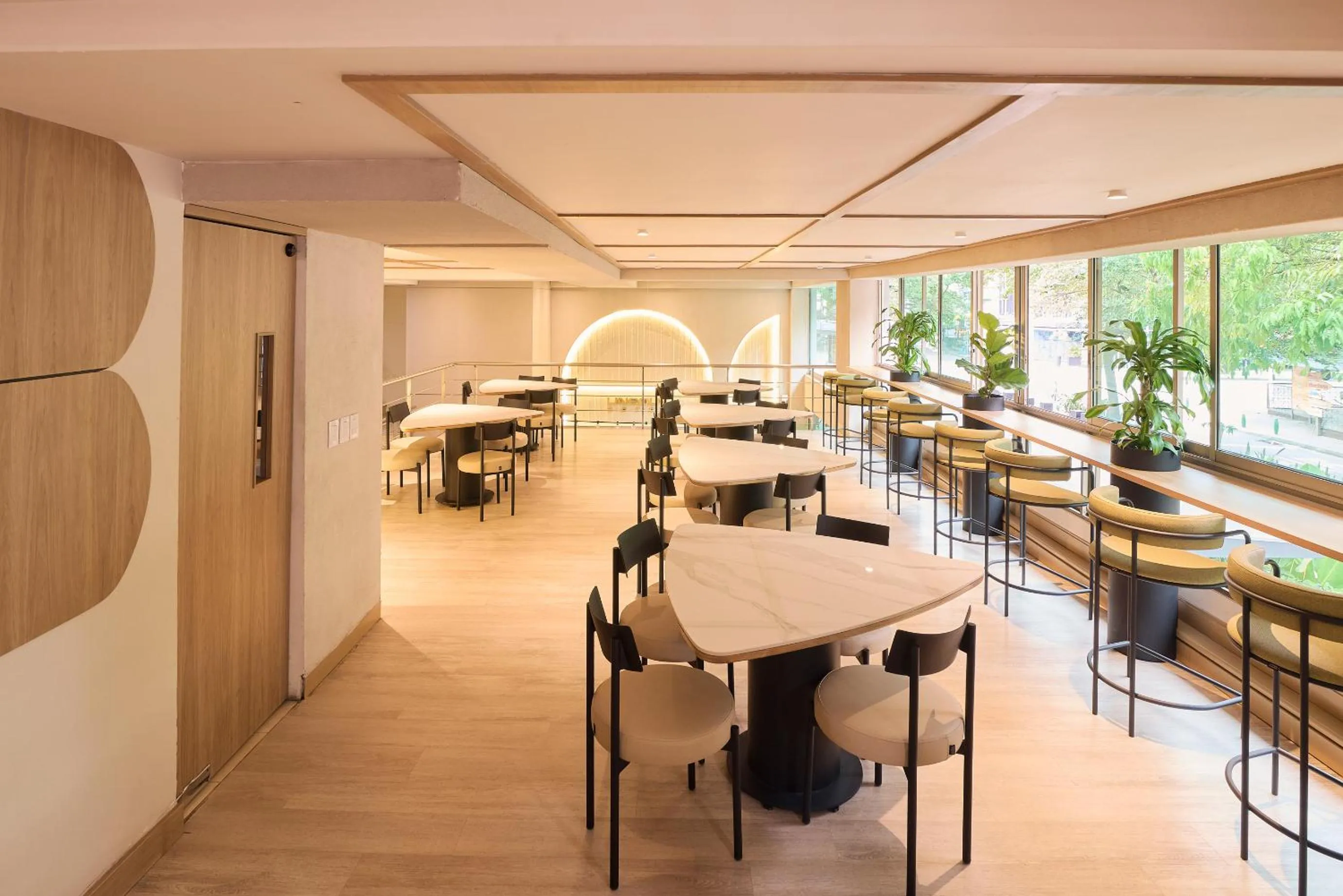 Restaurant/places to eat in Hotel Lincoln